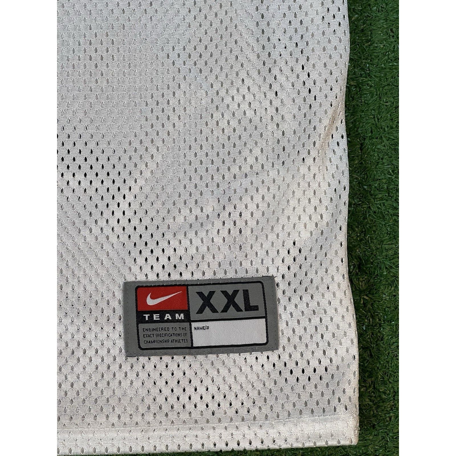 Nike Vintage Nike Team South #76 White Football Jersey Size XXL Size US XXL / EU 58 / 5 - 3 Thumbnail