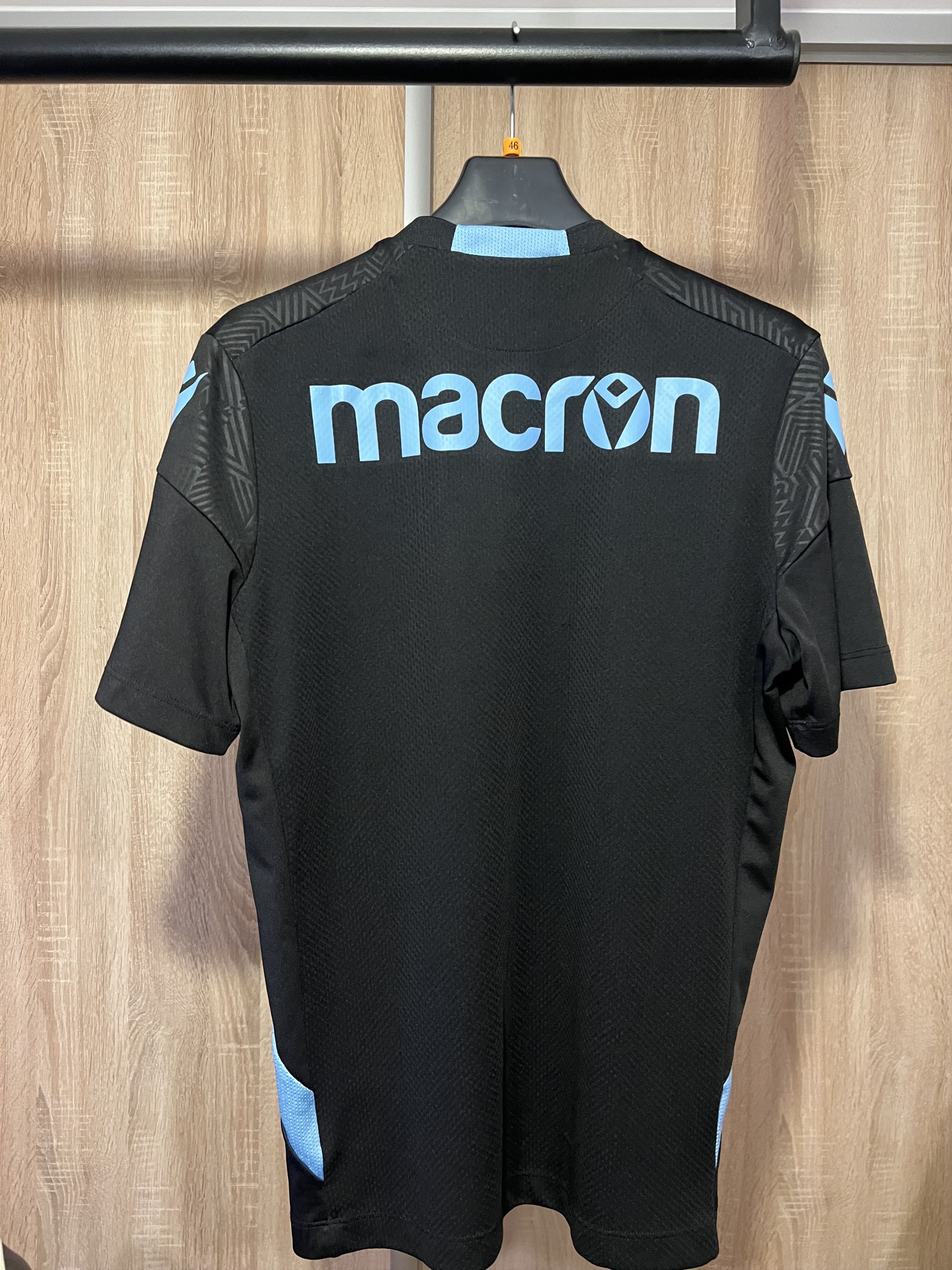 Macron Reading 2021-22 Macron training jersey size M Size US M / EU 48-50 / 2 - 2 Thumbnail