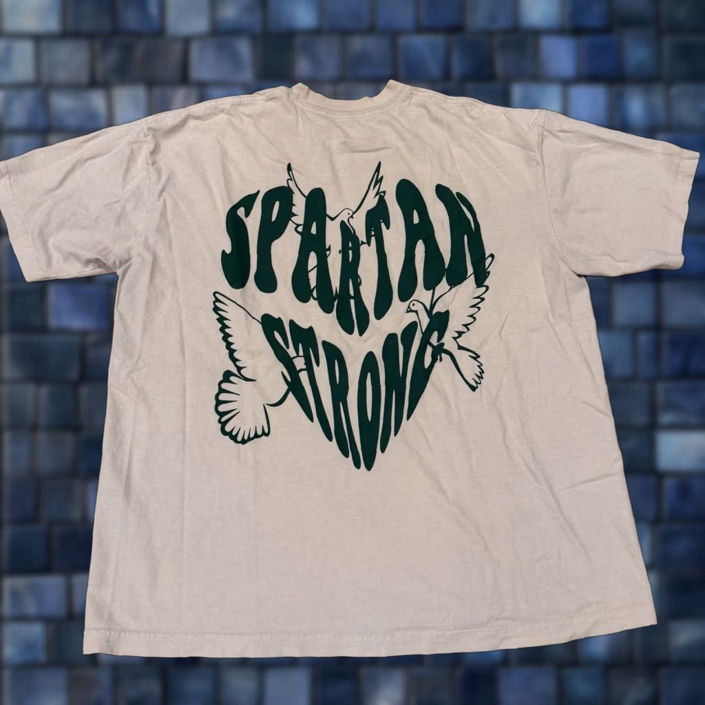 Vintage Sana Detroit Michigan State Shirt XL Ivory Spartan Strong Dove Heart STAINS T-Shirt Men Crew Neck Short Sleeve NCAA College Streetwear Size US XL / EU 56 / 4 - 1 Thumbnail