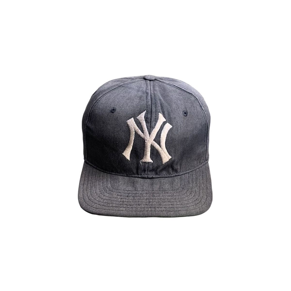 image of Vintage New York Yankees Starter Snapback Hats in Faded Black, Men's