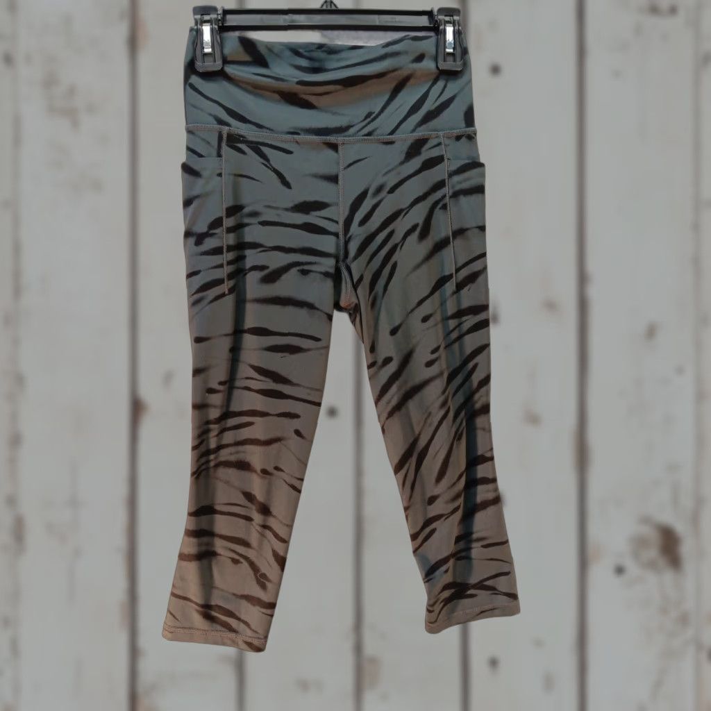 Athleta ATHLETA Women's Small Leggings Salutation Stash Pocket II Capri Crop Capri Crop Size 28" / US 6 / IT 42 - 1 Thumbnail