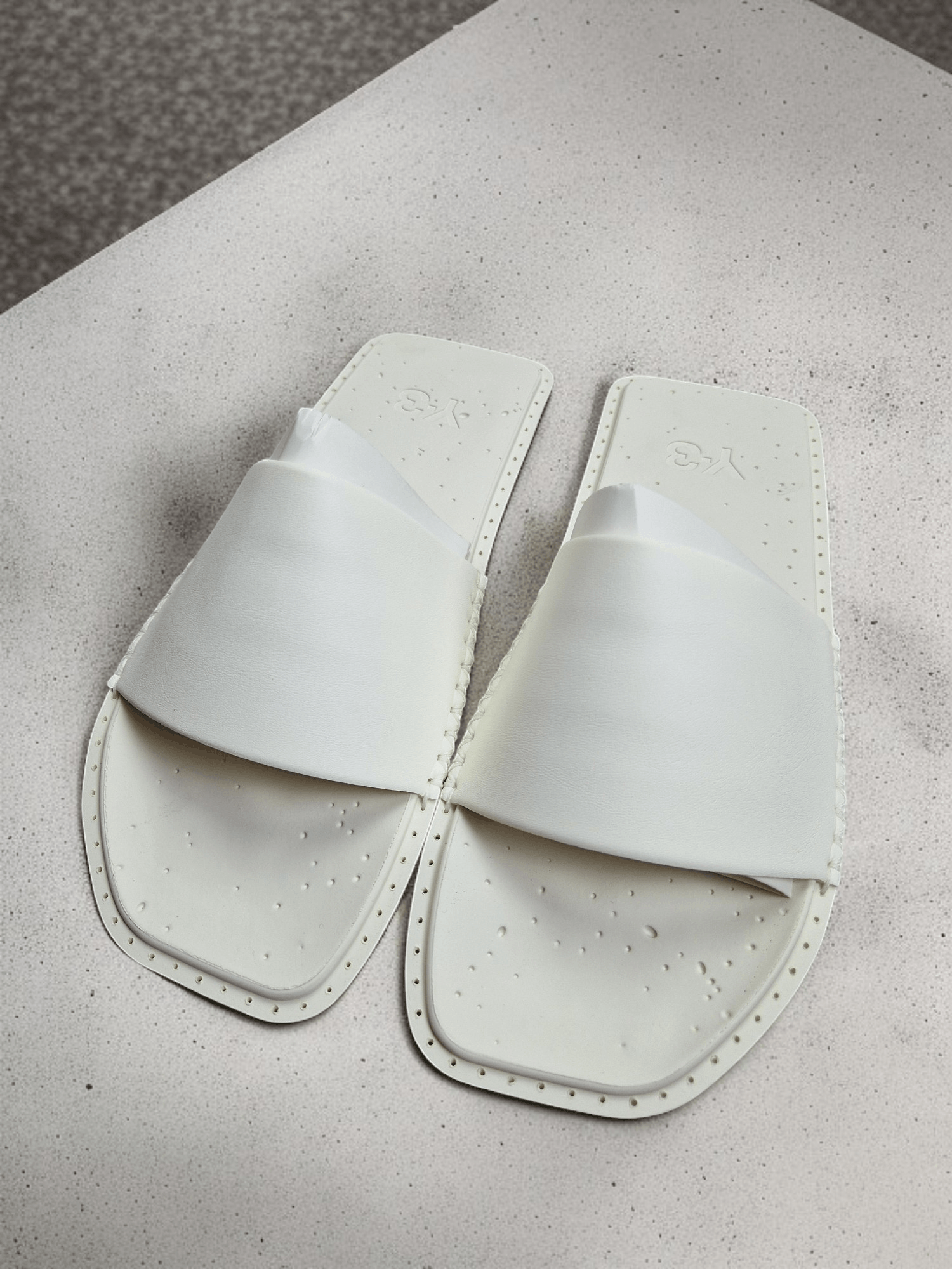 Adidas × Yohji Yamamoto Adidas Y-3 Water Slides White FZ6424  display picture 1