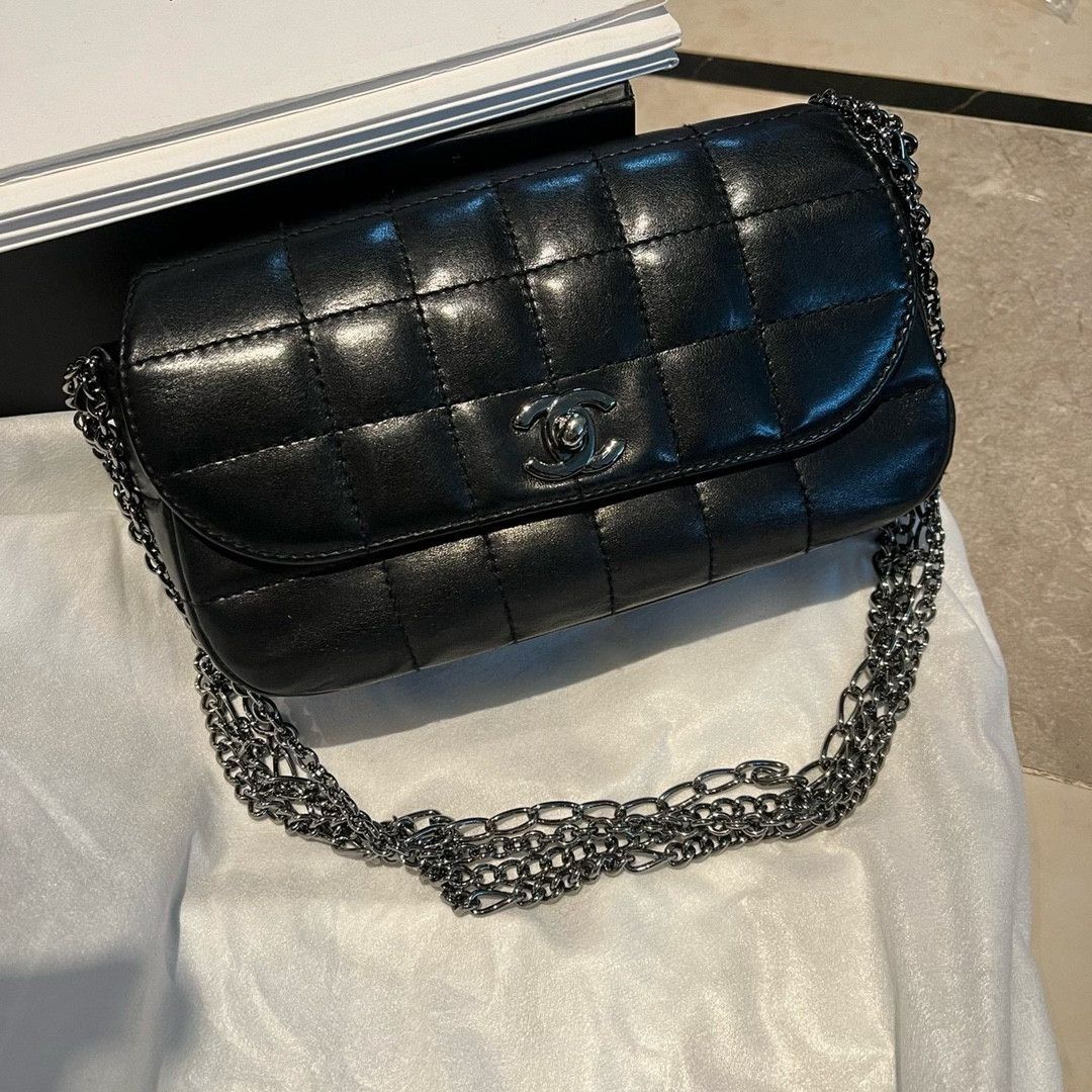 Chanel Pre-loved Bag Very good condition Size ONE SIZE - 1 Thumbnail