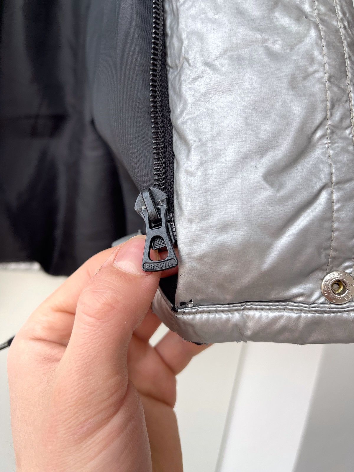 Moncler Vintage Moncler Grenoble Silver Puffer Jacket Down 90’s Size US L / EU 52-54 / 3 - 12 Thumbnail