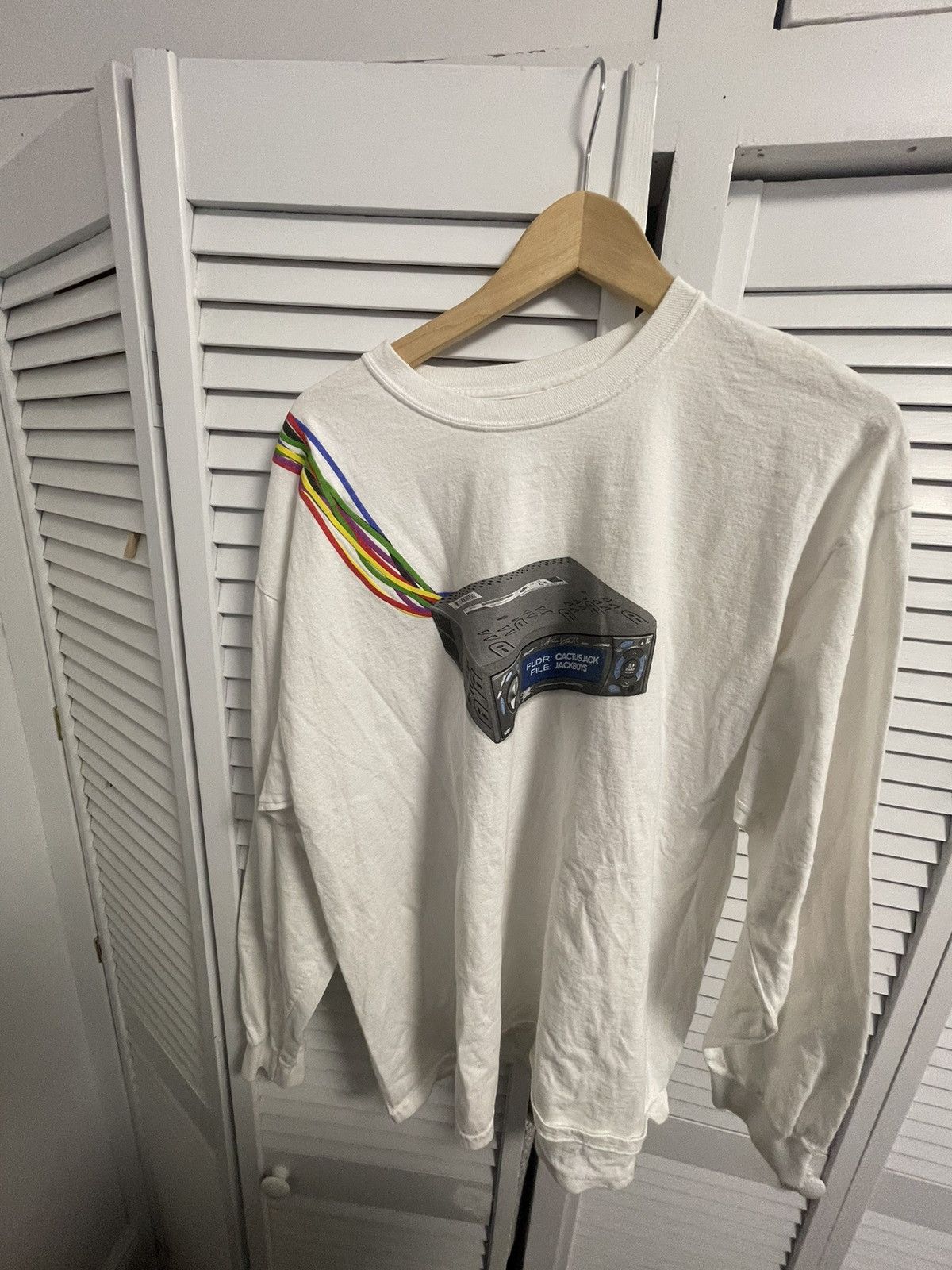 Supreme Bleed Logo sz L white - www.disolcolor.com