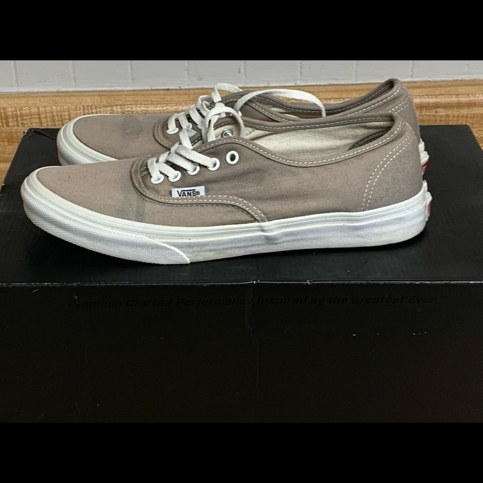 Vans VANS SHOES MENS SIZE 7 LIGHT GRAY GOOD CONDITION Size US 7 / EU 40 - 3 Thumbnail