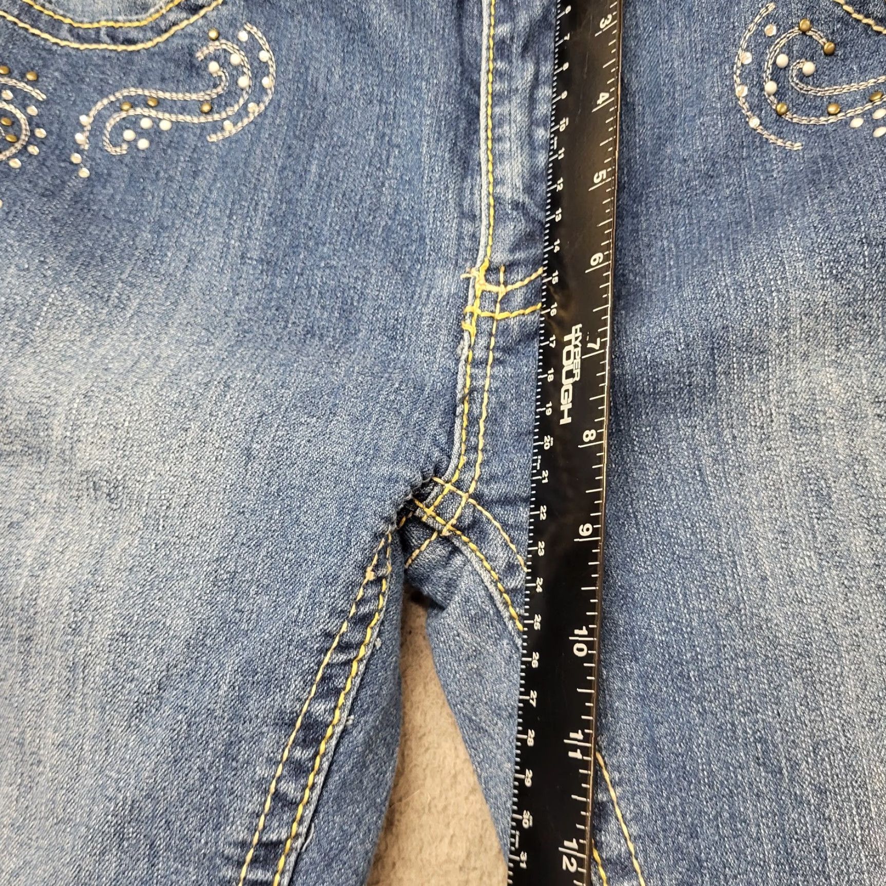 Denime **Roz & Ali Women's Size 8 Blue Denim Crop Jeans Embroidered Bling** User: Roz & Ali Women's Size 8 Blue Denim Crop Jeans Embroidered Bling Size 30" / US 8 / IT 44 - 6 Thumbnail