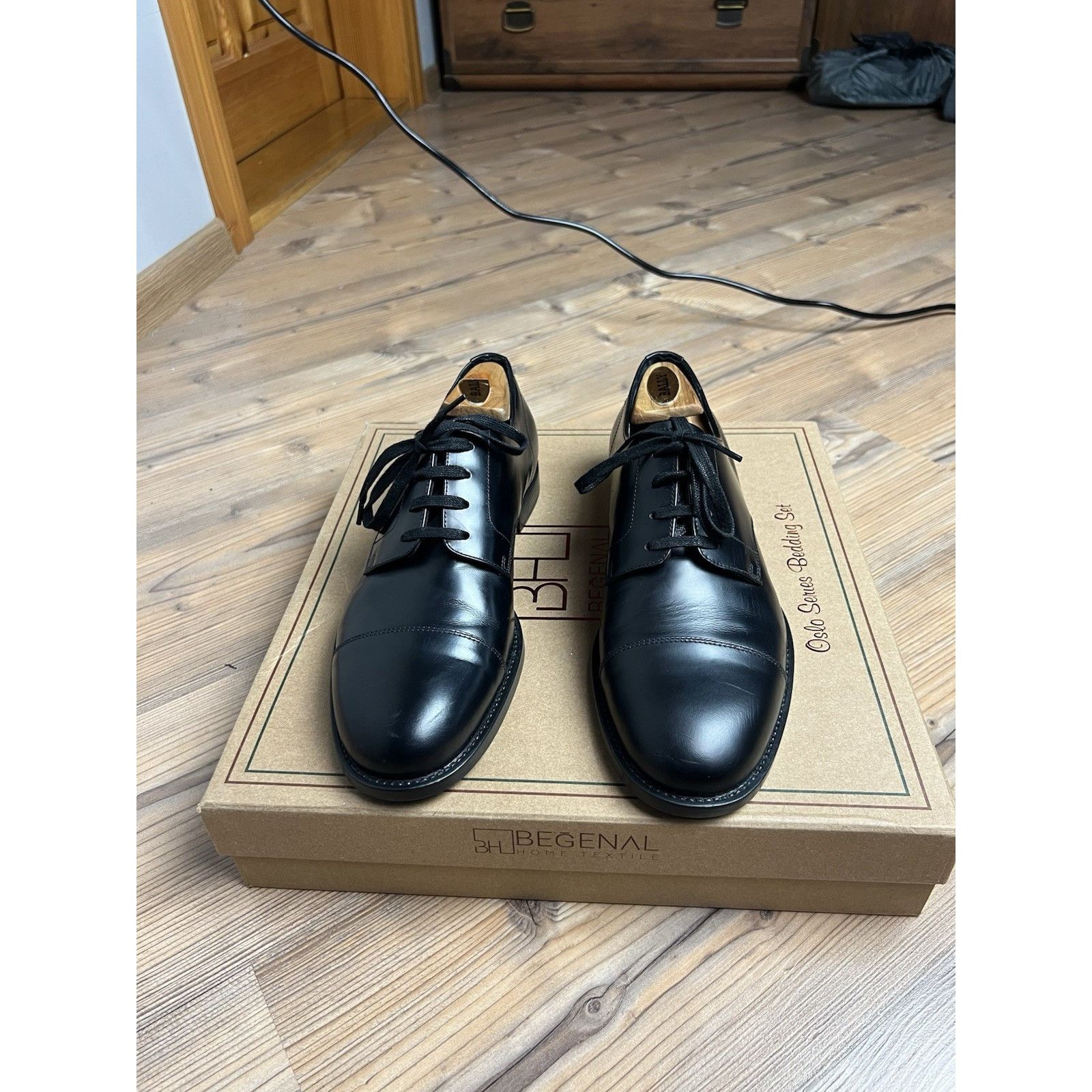 Prada PRADA Black Polished Leather Derby Cap Toe Dress Shoes Size Size US 8 / EU 41 - 6 Thumbnail