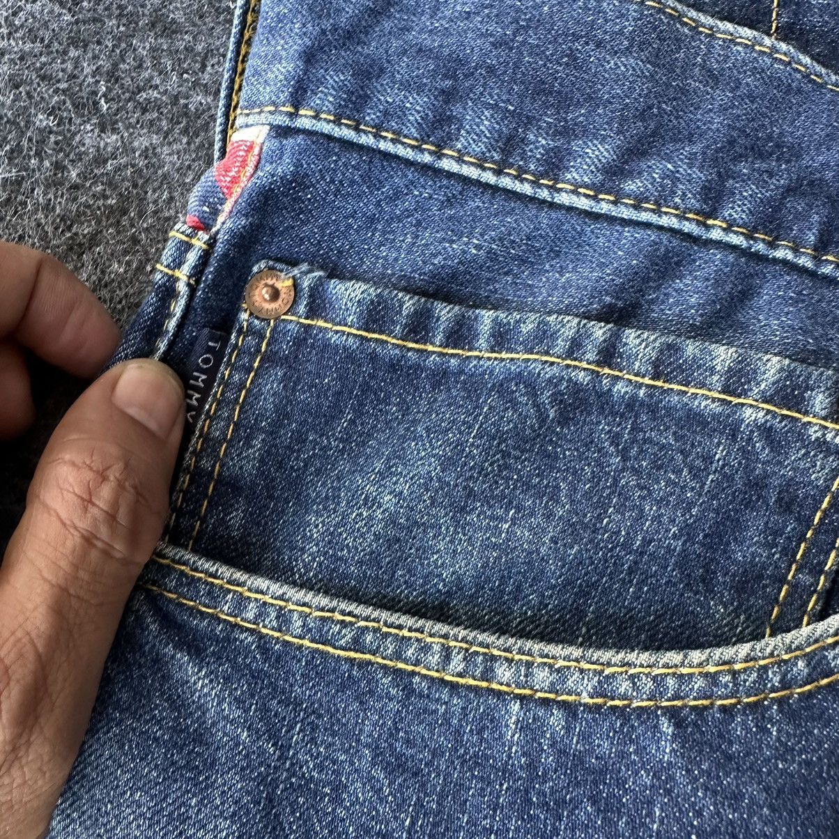 Tommy Hilfiger × Vintage Tommy Red Camo Label Blue Washed Denim D700 Size US 36 / EU 52 - 10 Thumbnail