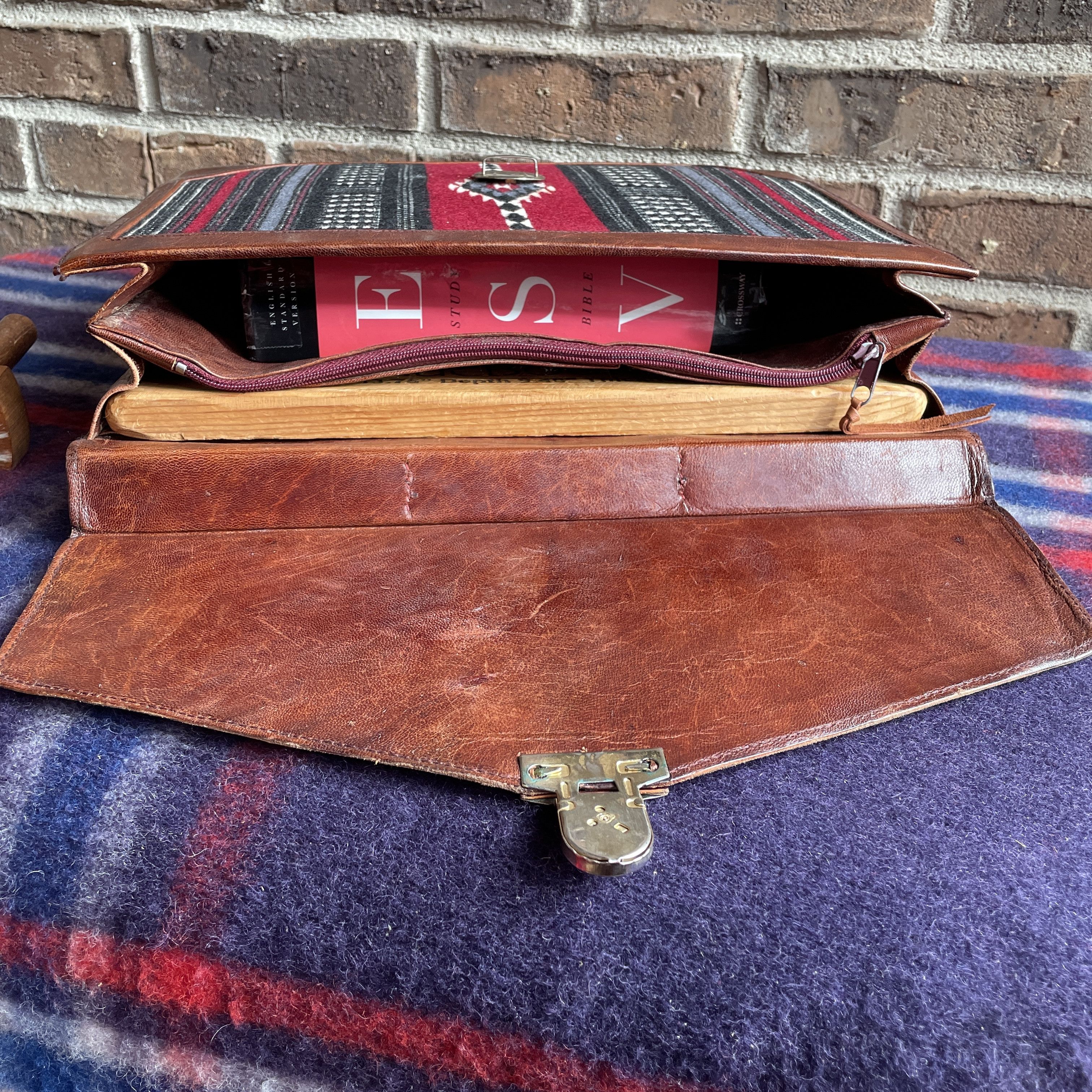 Other VTG SOUTHWESTERN TAPESTRY LEATHER BRIEFCASE R$1498 Size ONE SIZE - 15 Thumbnail