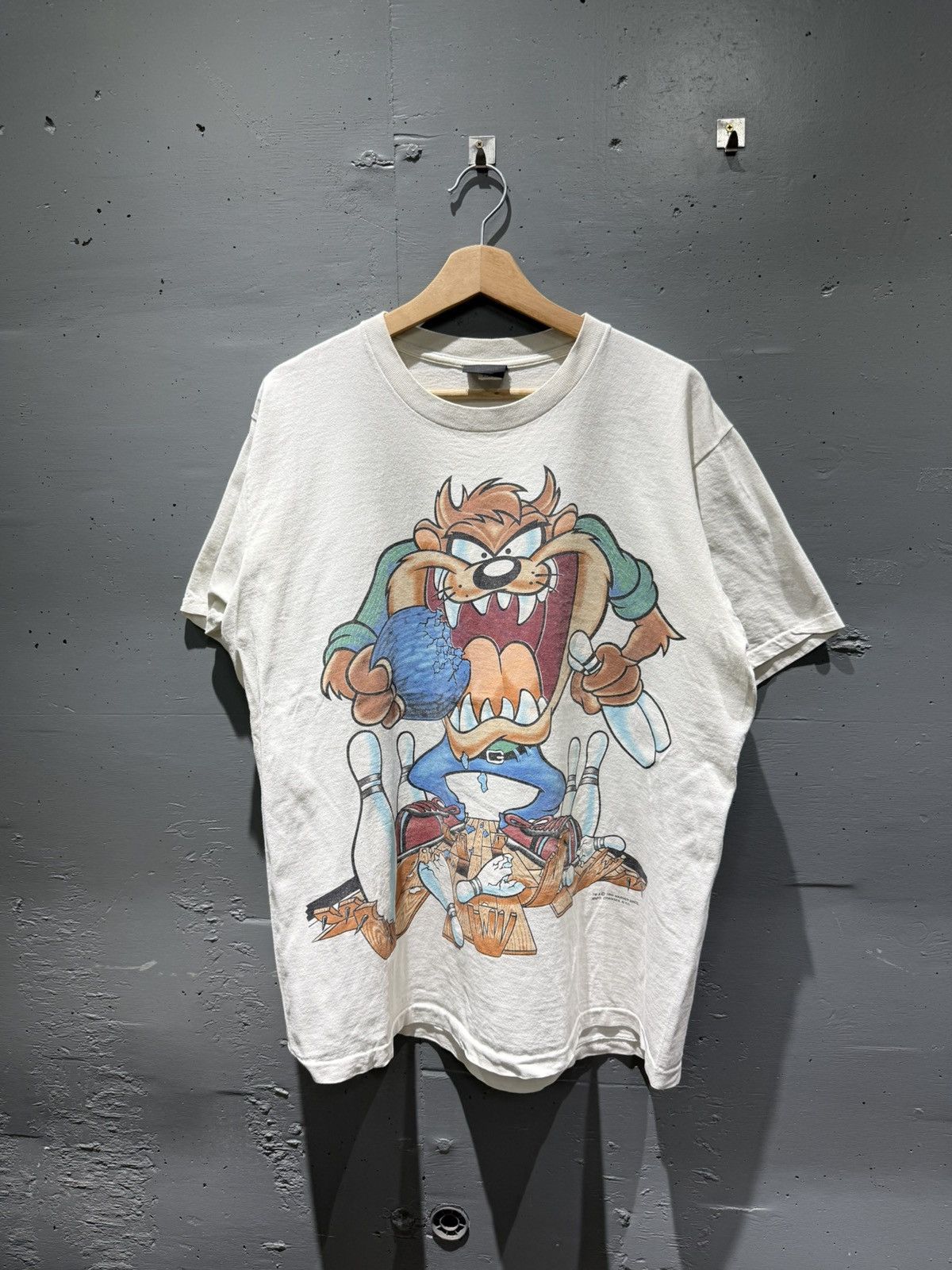 Vintage Taz pro bowler vintage t shirt 1995 Size US XL / EU 56 / 4 - 1 Thumbnail