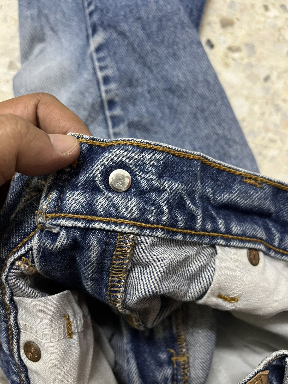 Levi's Vintage Levi’s 505 distressed 90s light blue wash jeans Size US 32 / EU 48 - 11 Thumbnail