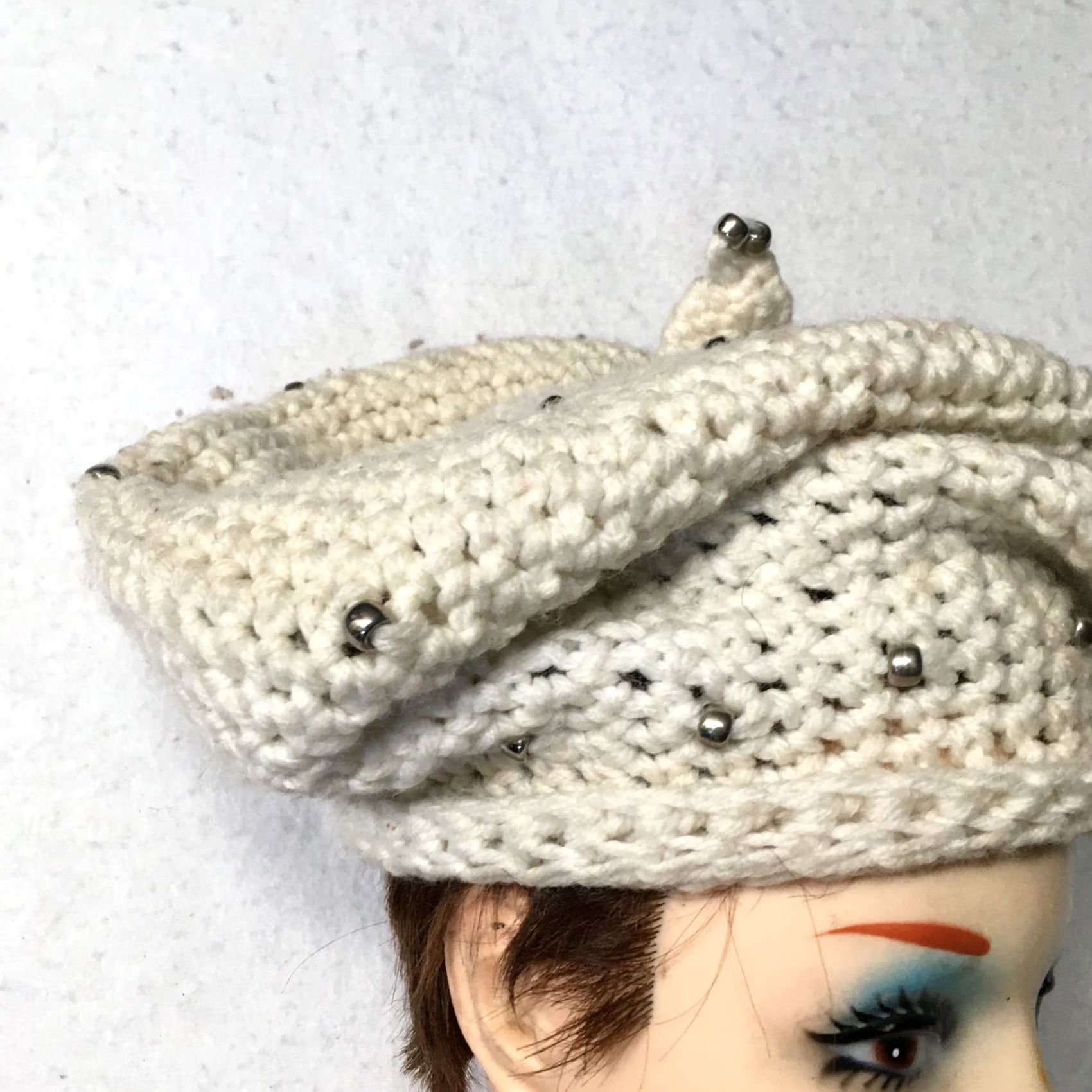 Vintage VINTAGE Women's Winter Fur Hat Beige Knit Handmade Fashion Size ONE SIZE - 2 Thumbnail
