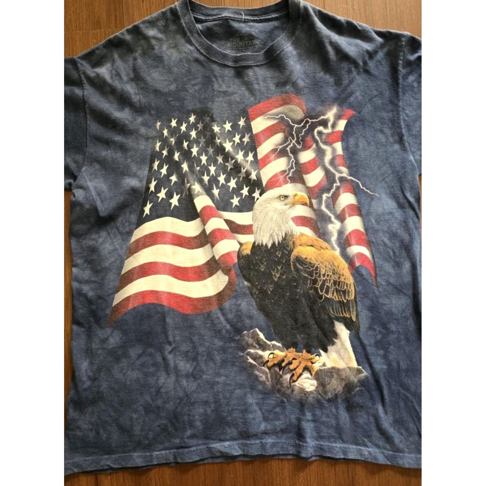 The Mountain VINTAGE The Mountain T-Shirt Shirt Patriotic American Flag Bald Eagle Blue Mens XL Regular Short Sleeve Crew Neck Size US XL / EU 56 / 4 - 2 Thumbnail
