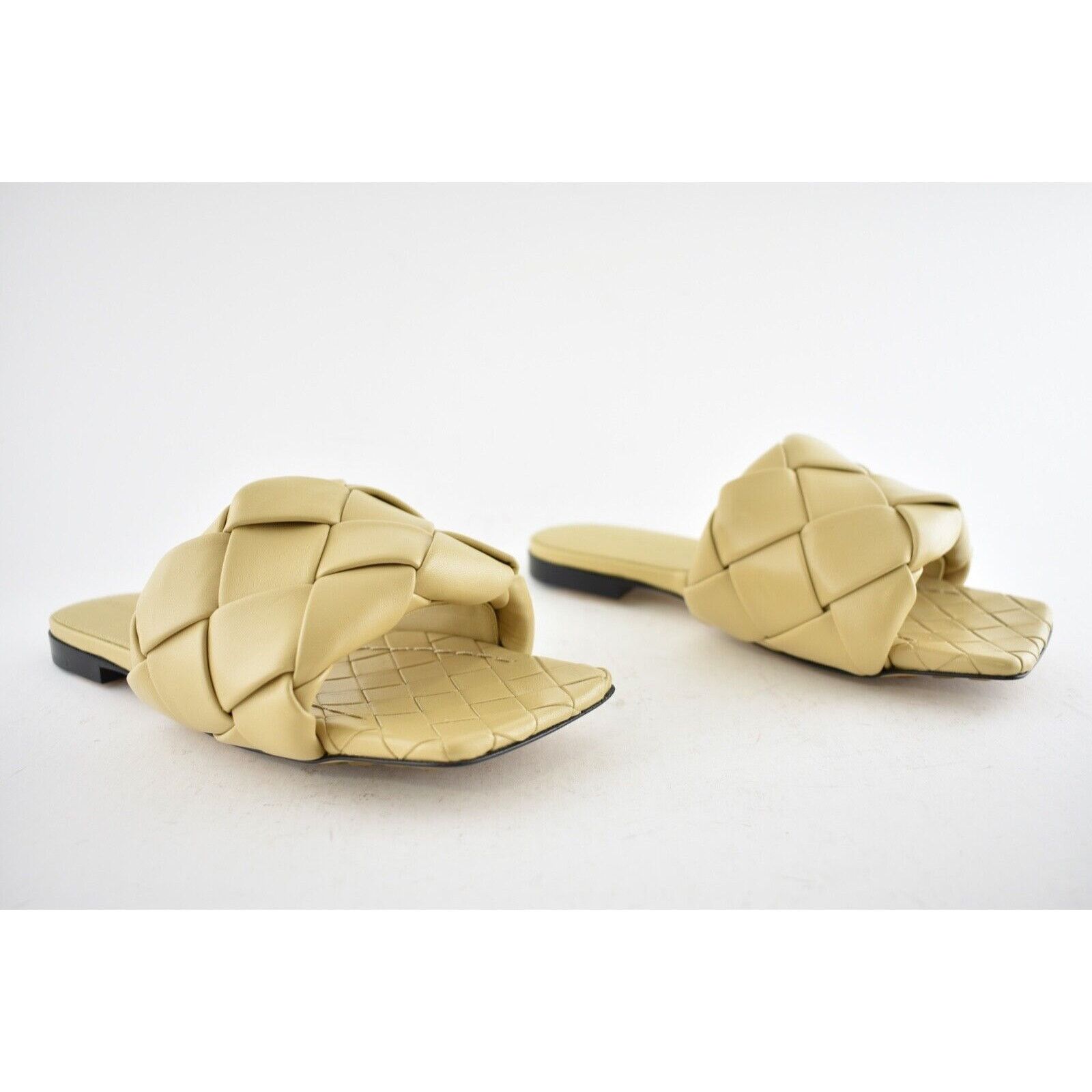 Bottega Veneta Bottega Veneta Lido Flat Slides Cane Sugar Beige Intrecciato Size US 7 / IT 37 - 3 Thumbnail