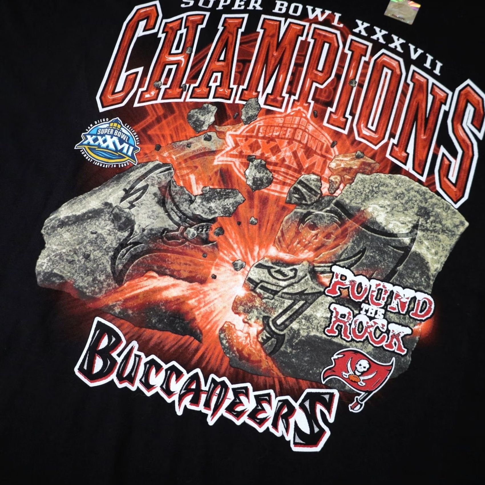 NFL VINTAGE NFL Buccaneers Super Bowl XXXVII Champions Graphic T Shirt Men 2XL Black Shirts Mens Size US XXL / EU 58 / 5 - 5 Thumbnail