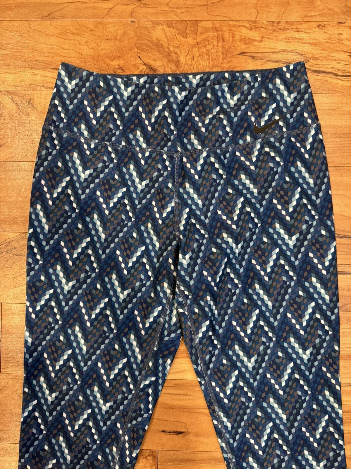 Nike NIKE Dri-FIT Legend Pants Chevron Pattern Size Medium Size 30" / US 8 / IT 44 - 2 Thumbnail
