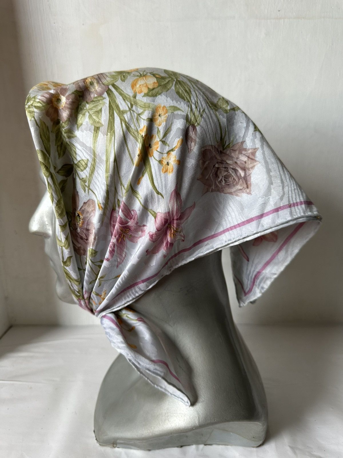 Vintage Vintage Burberry Handkerchief/ Neckerchief/ Bandana Size ONE SIZE - 10 Thumbnail