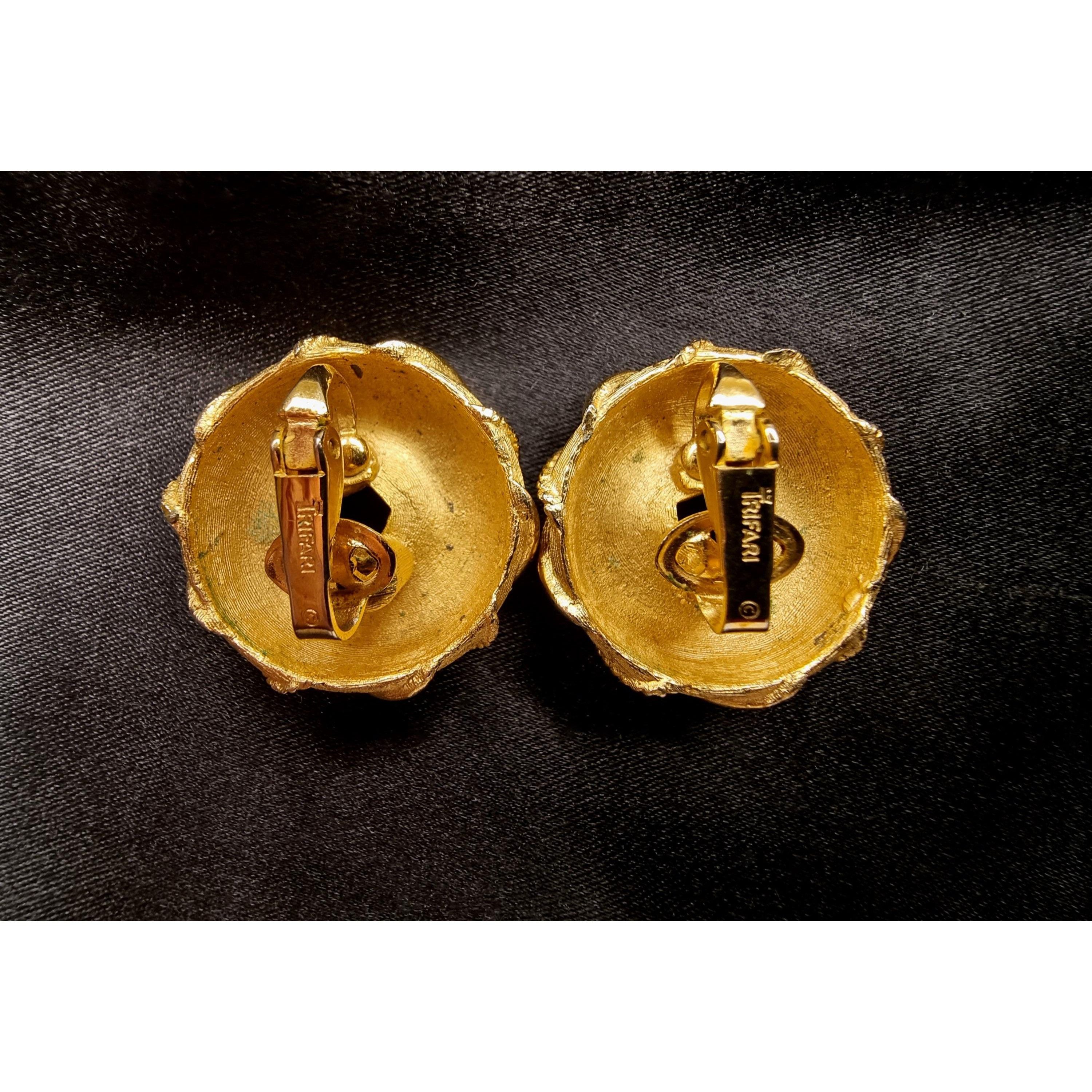 Vintage Rare Find Vintage TRIFARI CROWN Gold Tone Clip On Earrings Size ONE SIZE - 5 Thumbnail