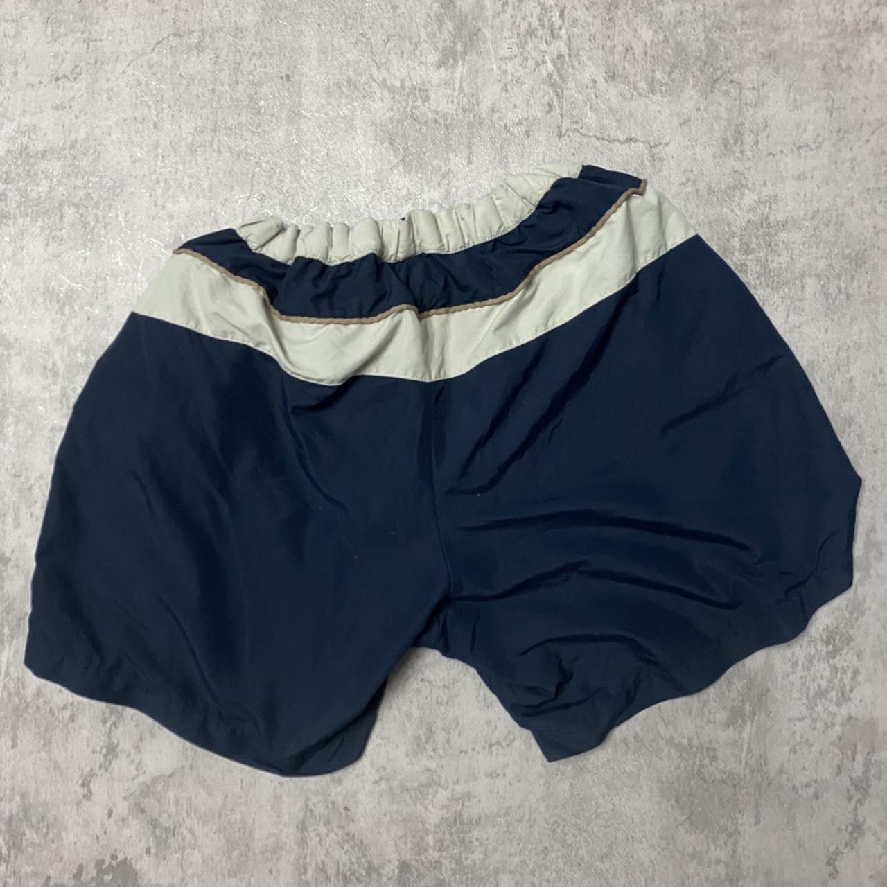 Helly Hansen Navy and cream Helly Hansen shorts #outdoor Size US 38 / EU 54 - 4 Thumbnail