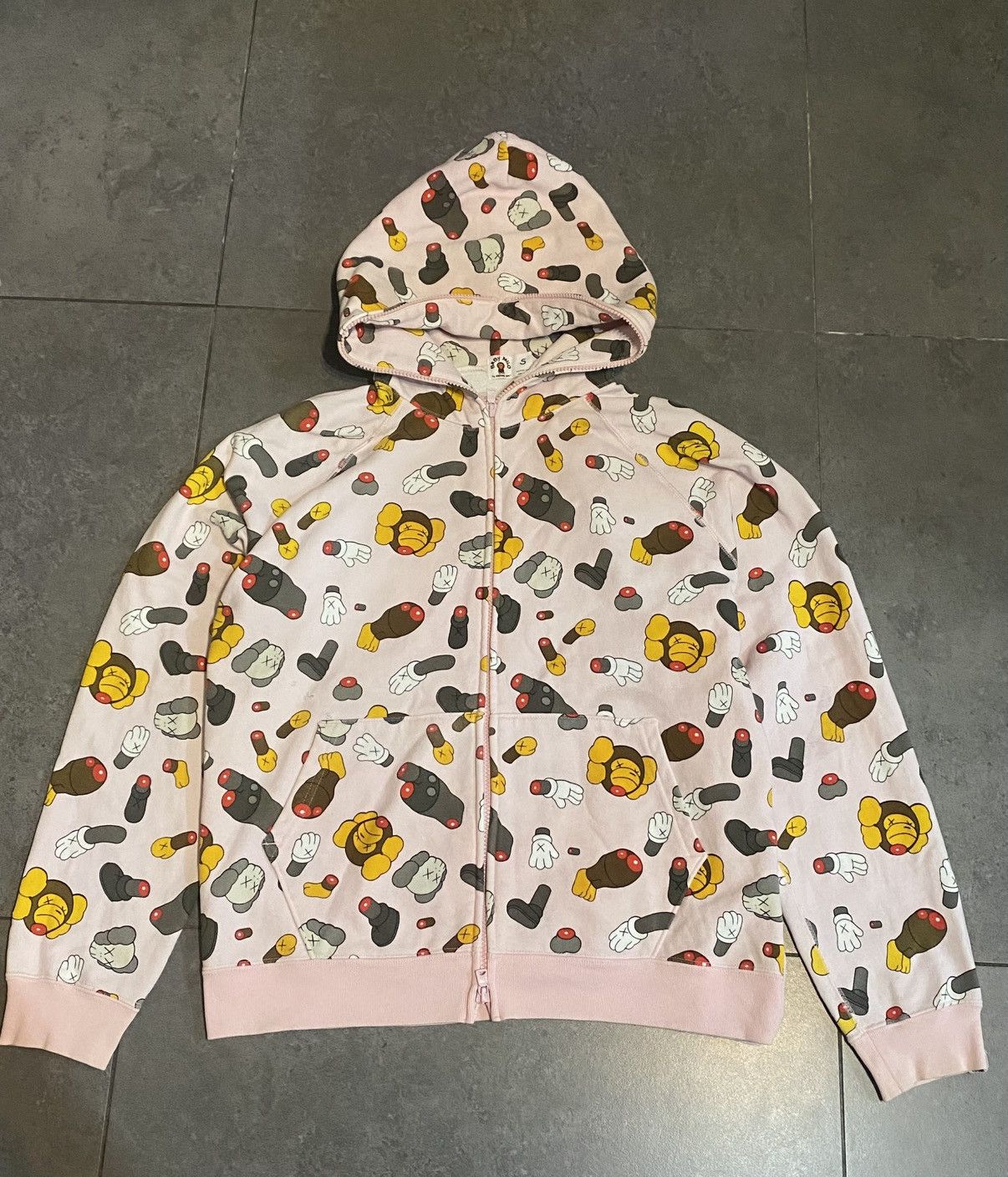 Bape Bape X Kaws Distress Baby Milo Slaughter Full Zip Hoodie Size US S / EU 44-46 / 1 - 1 Thumbnail