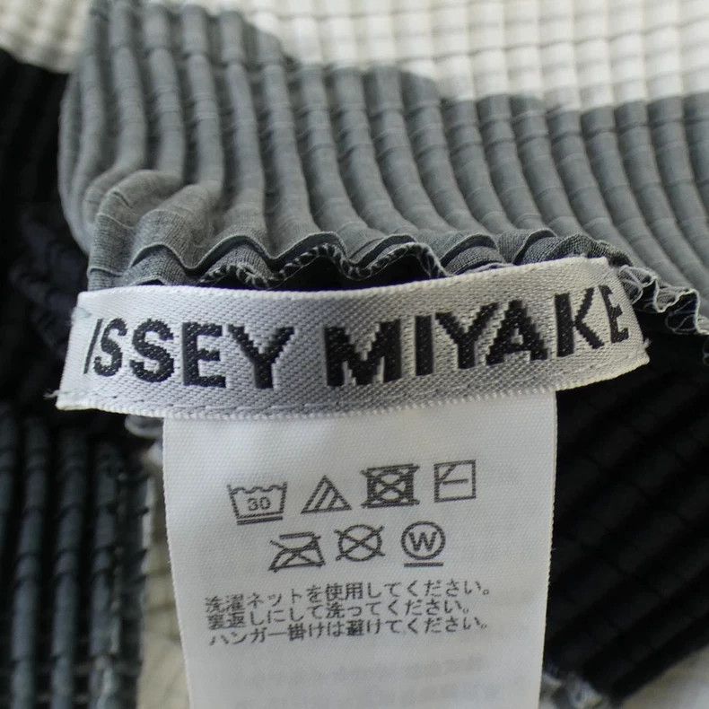 Issey Miyake Issey Miyake size:2 Black and white main line color-blocke Size S / US 4 / IT 40 - 4 Thumbnail