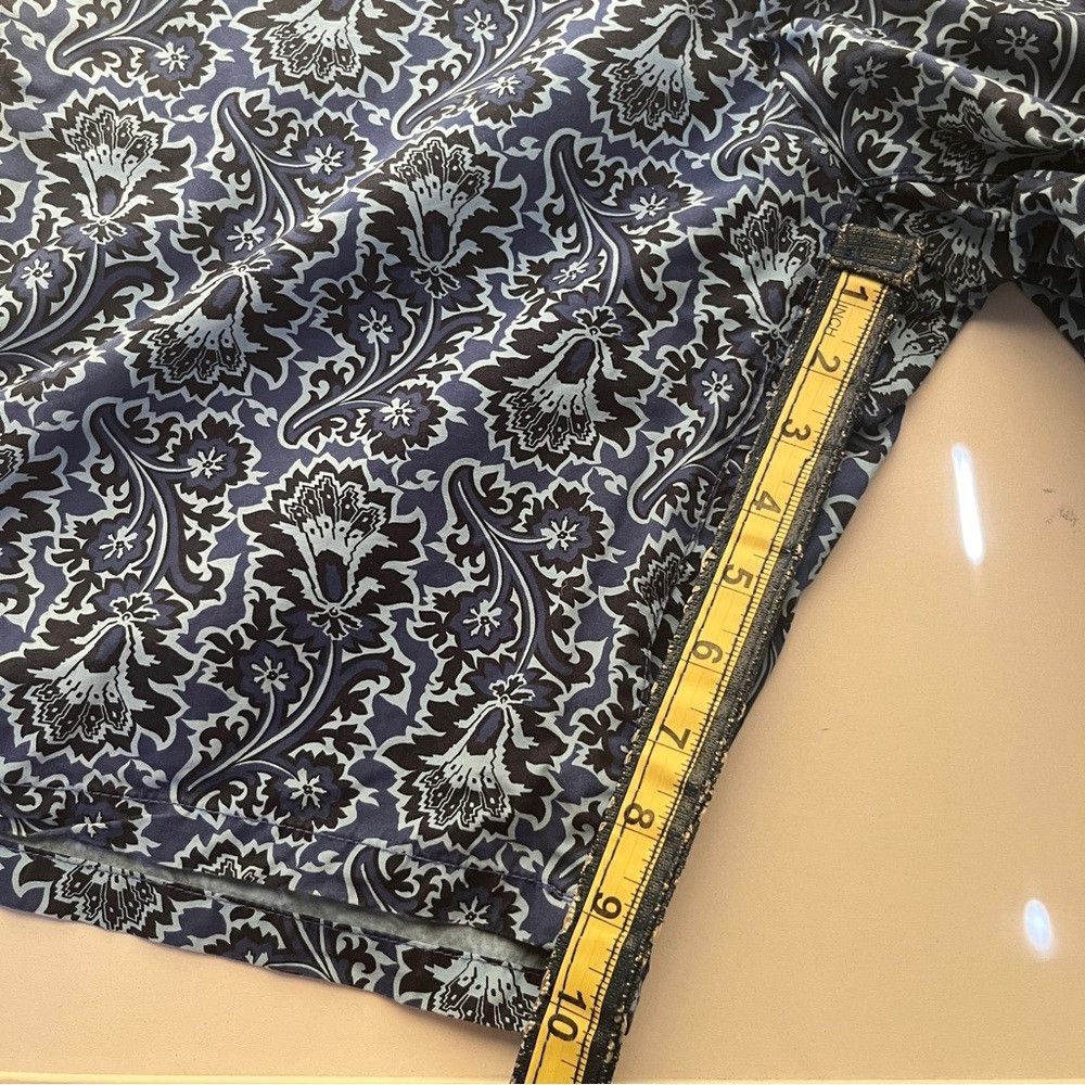 Banana Republic Banana Republic Men’s Casual Shorts Blue Paisley Size 38 Size US 38 / EU 54 - 8 Thumbnail