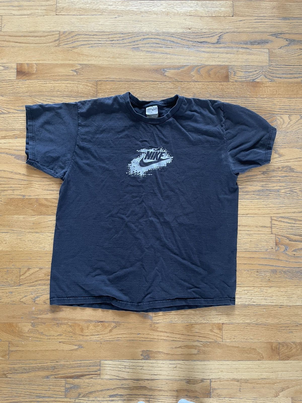 Nike Vintage Nike Silver Splash Logo T-Shirt Size US XL / EU 56 / 4 - 1 Thumbnail