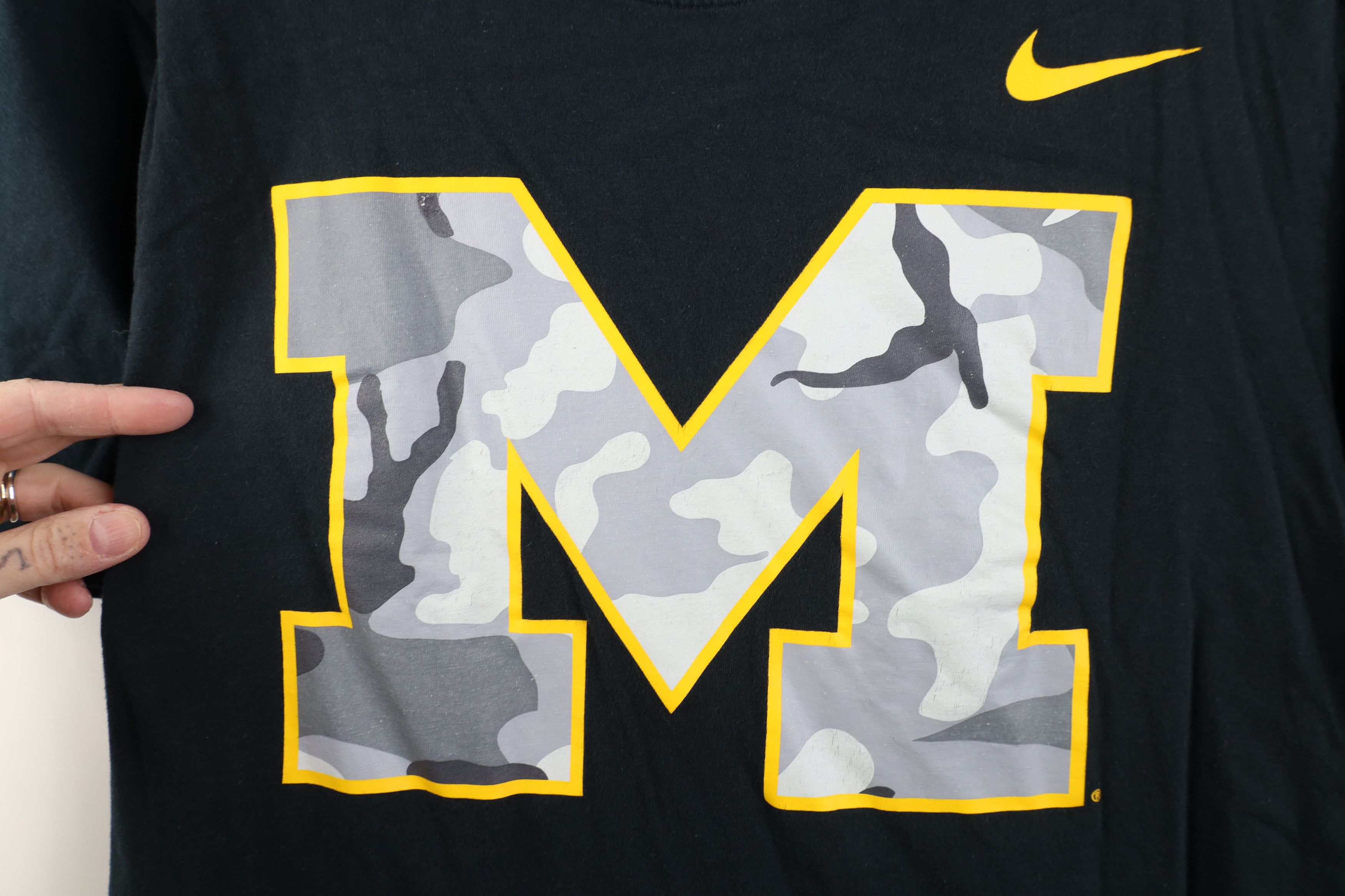 Nike Nike Cut Camouflage Block M University of Michigan T-Shirt Size US L / EU 52-54 / 3 - 4 Thumbnail
