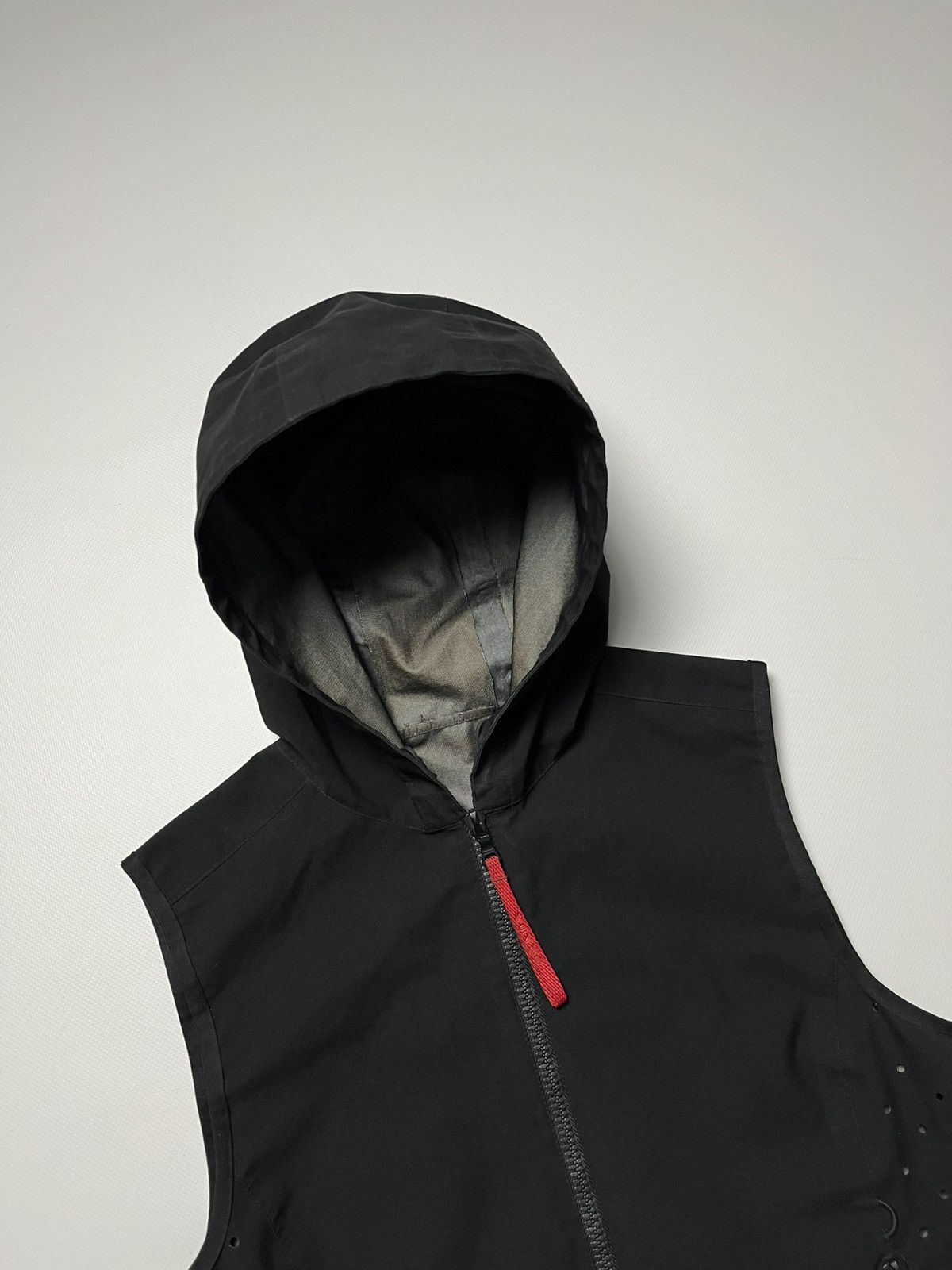 Prada Prada Luna Rossa hooded utility vest black vintage Size S / US 4 / IT 40 - 4 Thumbnail