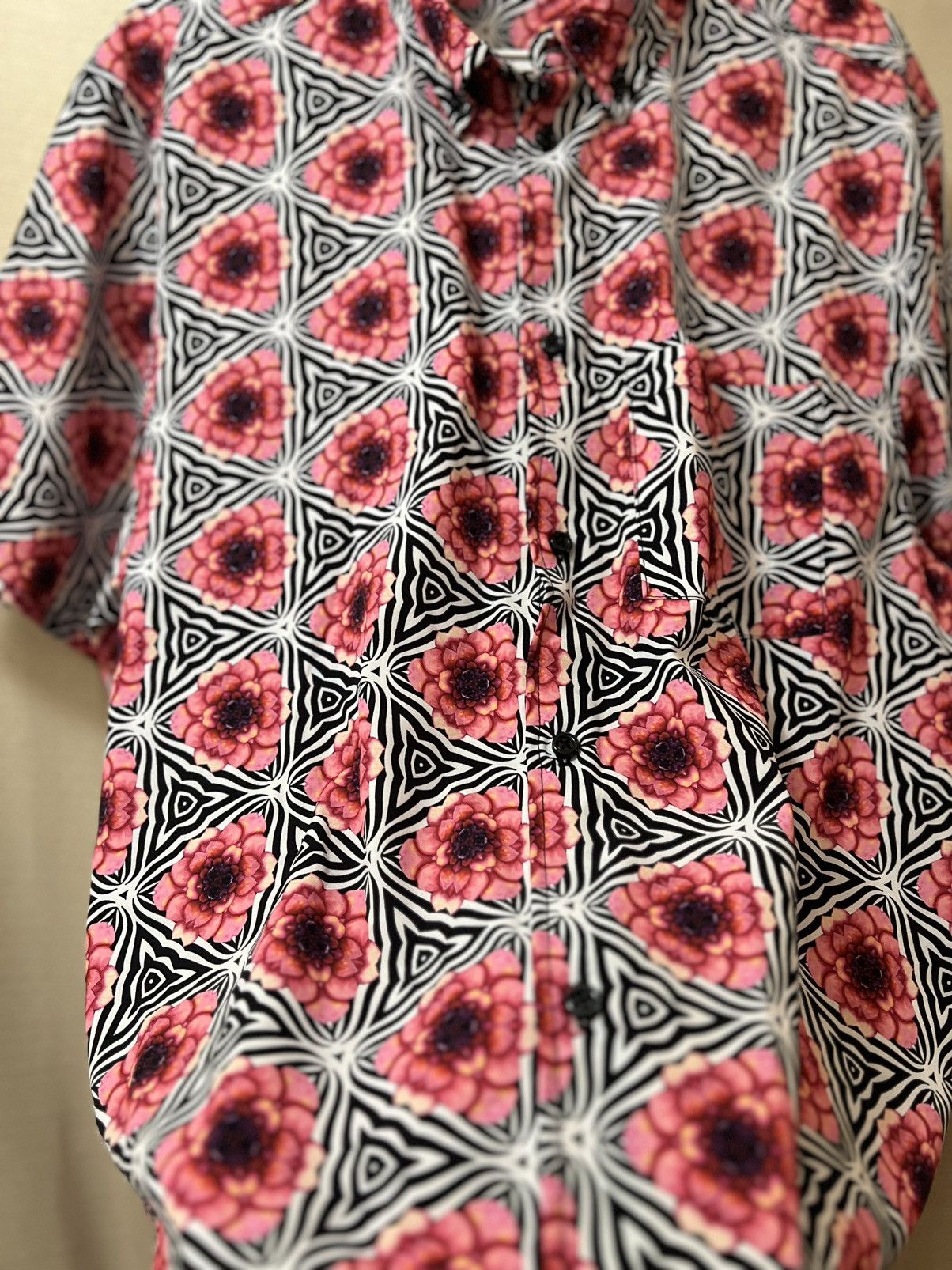 WeSC Wesc mens geometric shirt large button up Size US L / EU 52-54 / 3 - 4 Thumbnail