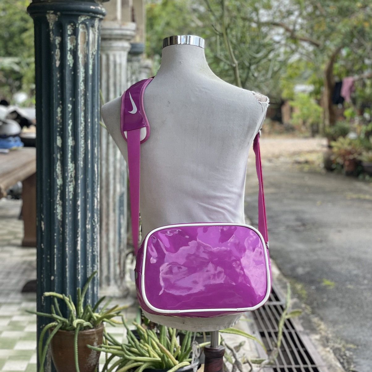 Nike Nike Vinly Pink Small Messenger Bag Size ONE SIZE - 3 Thumbnail