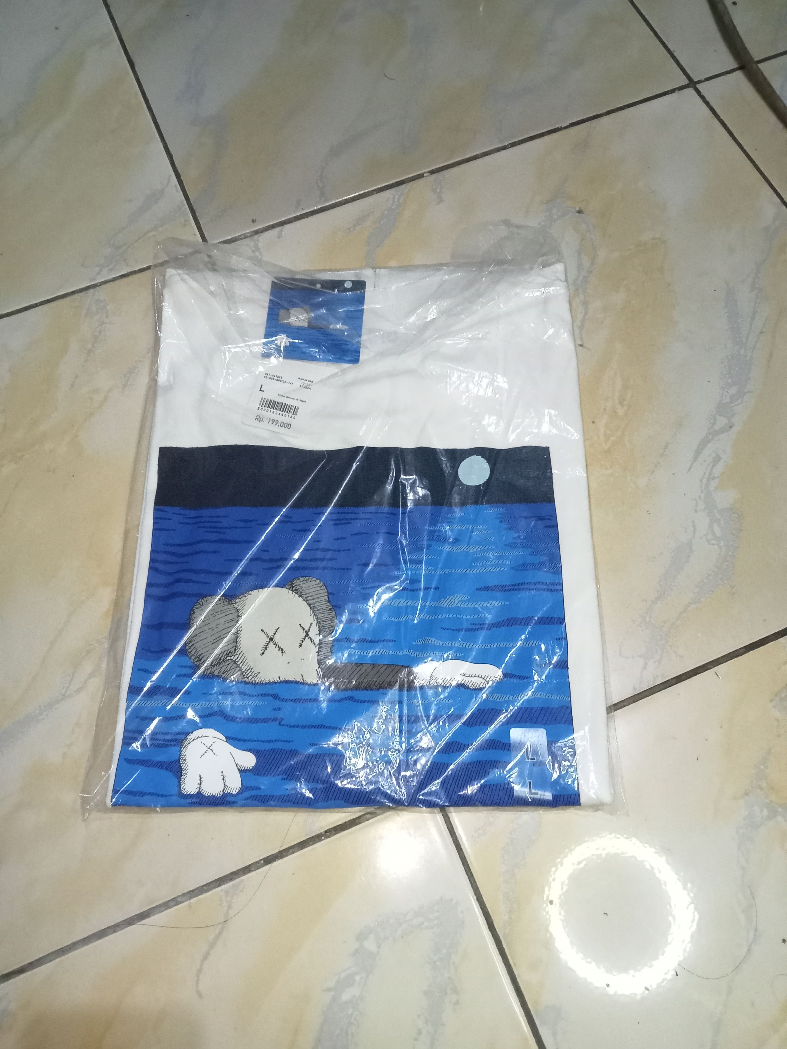 Kaws × Uniqlo Uniqlo x Kaws T-Shirt Size US L / EU 52-54 / 3 - 3 Thumbnail