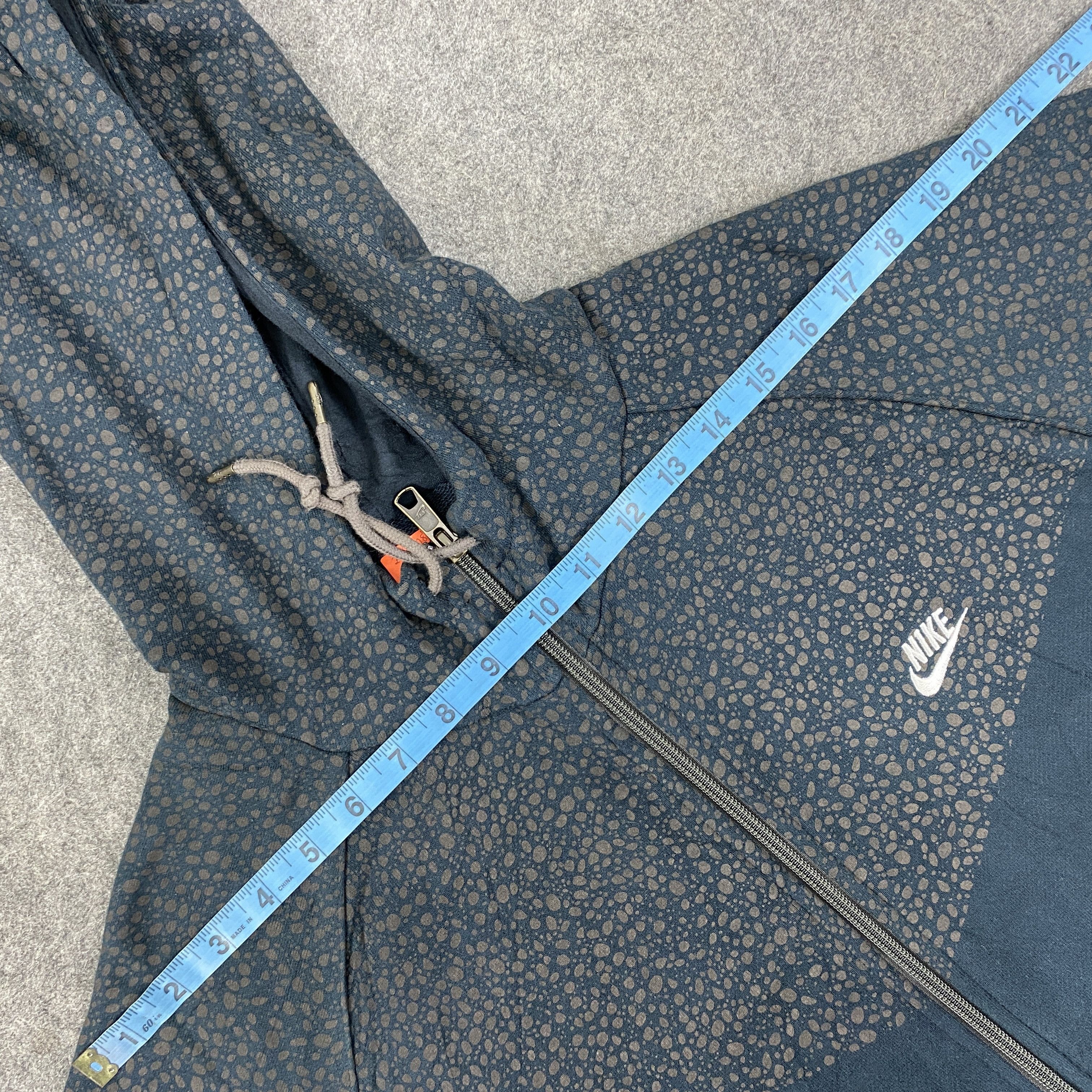 Japanese Brand Vintage Nike Sportswear Hoodie -SW156 Size US L / EU 52-54 / 3 - 10 Thumbnail