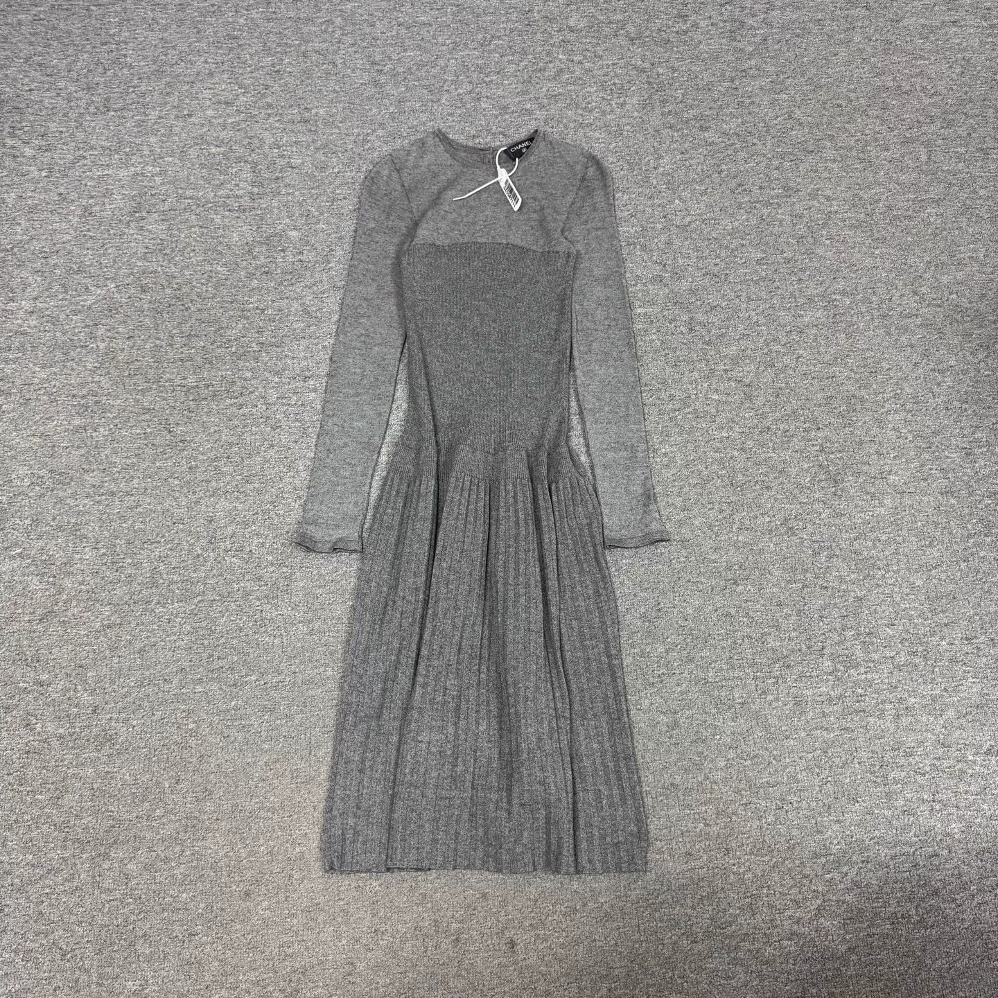 Chanel Chanel Gray Knit Dress 38 Old Money NWT Size S / US 4 / IT 40 - 1 Thumbnail