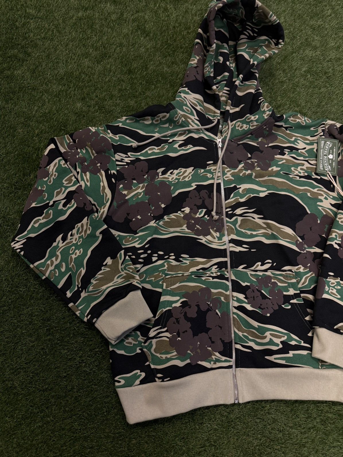 DENIM TEARS Denim Tears Cotton Wreath Hoodie Green Size Medium (NEW) Size US M / EU 48-50 / 2 - 3 Thumbnail