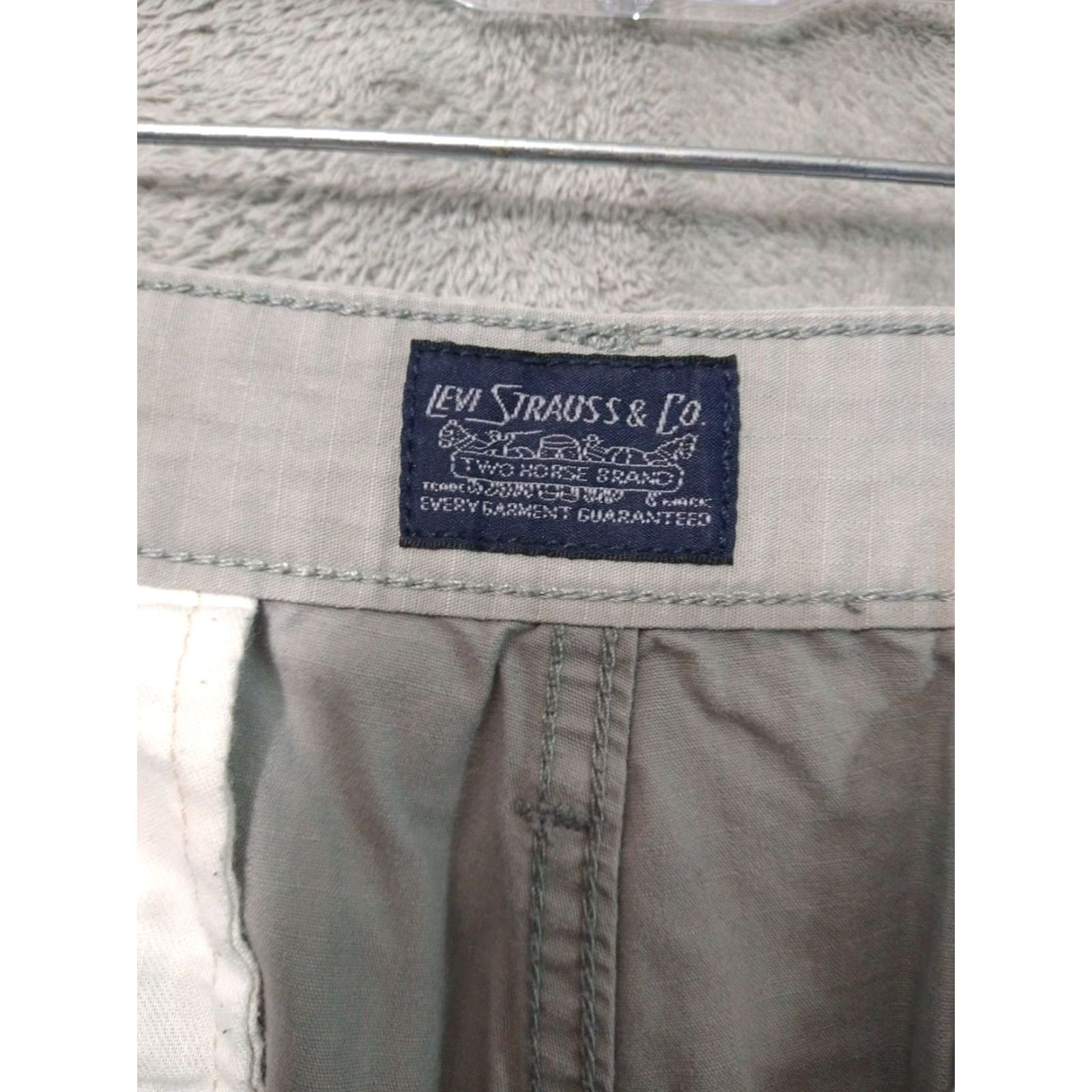 Levi's Levi's Cargo Shorts Mens 36 Gray Canvas Cotton Regular 9in Inseam Zip Front Cargo Pocket Grunge Street Wear Vintage No Size US 36 / EU 52 - 7 Thumbnail