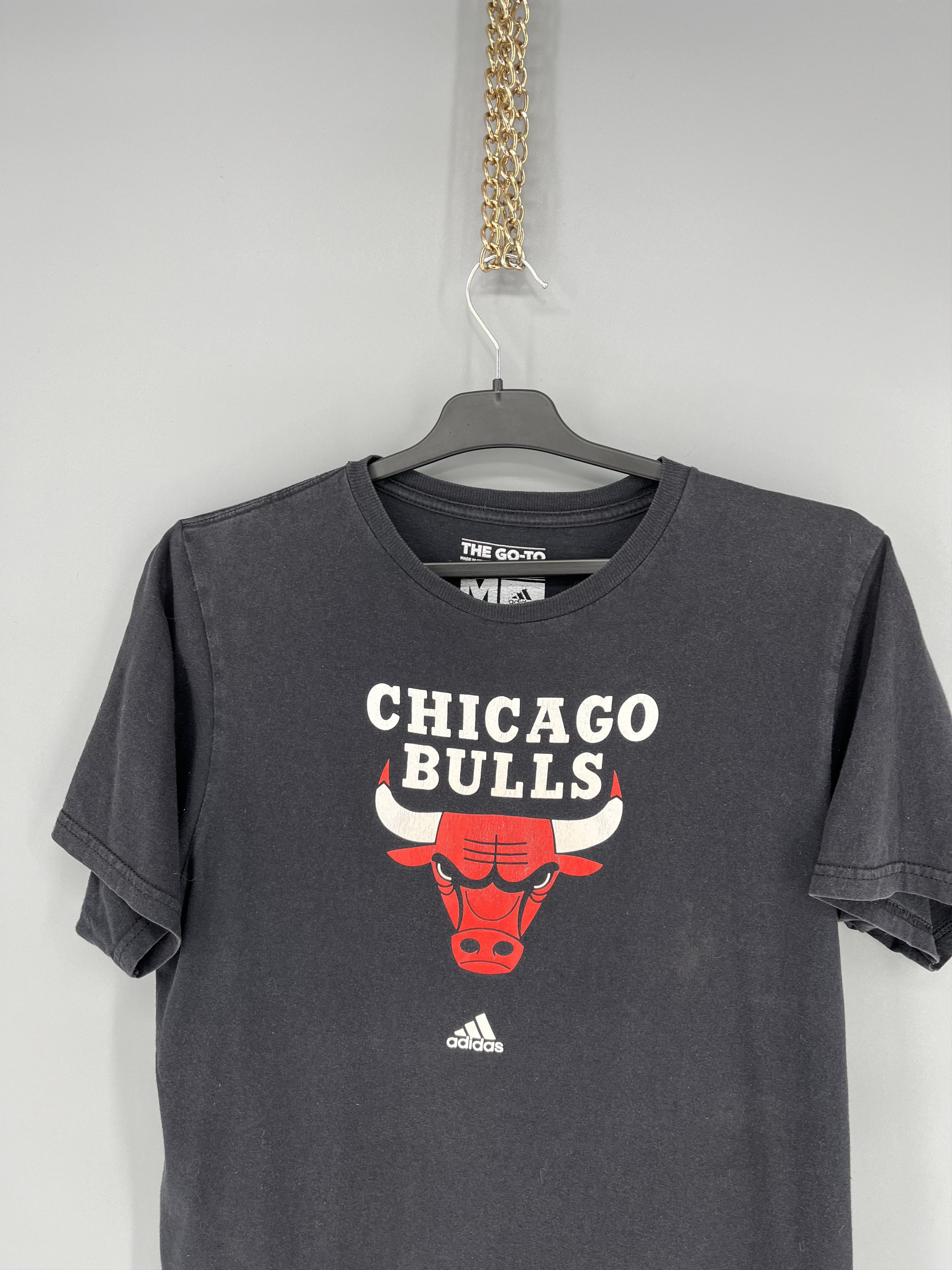 Adidas Adidas The Go To Tee Chicago Bulls T-Shirt Mens Medium Black Size US M / EU 48-50 / 2 - 6 Thumbnail