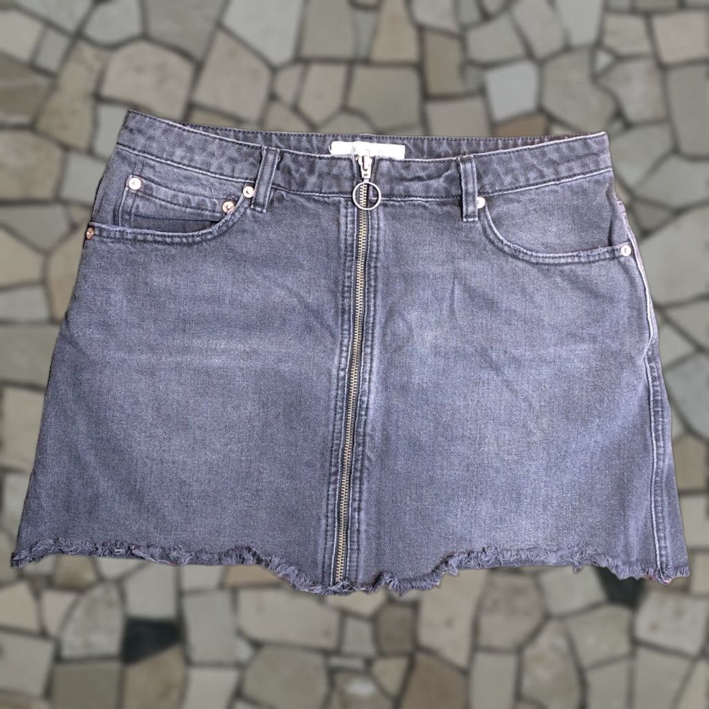 Free People VINTAGE Free People We The Free Black Denim Jean Pencil Mini Skirt Womens Size 30 Short Bohemian Festival Full Zip Size 30" / US 8 / IT 44 - 1 Thumbnail