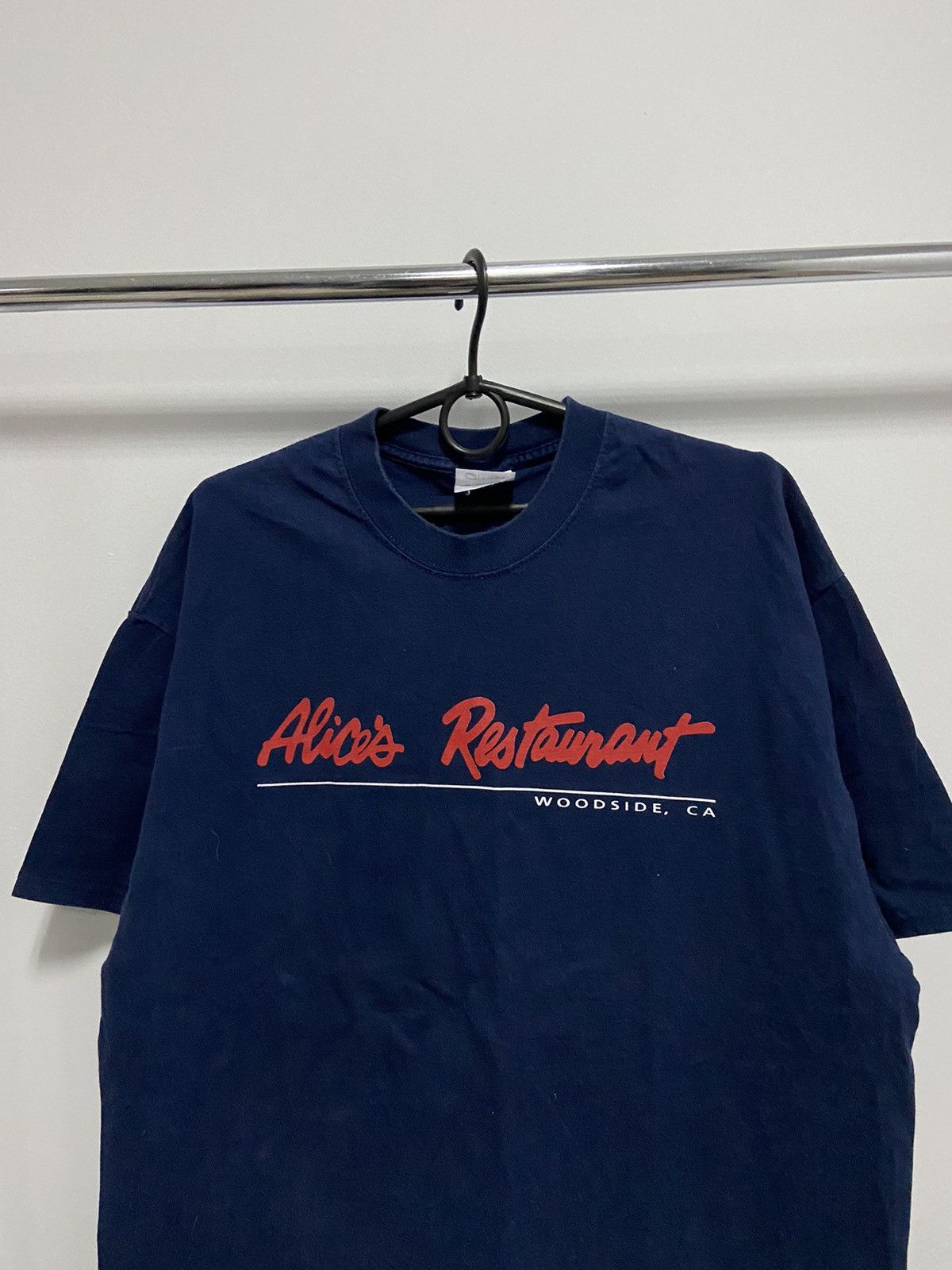 Band Tees RARE Alice's Restaurant big logo t shirt vintage print Size US XL / EU 56 / 4 - 3 Thumbnail