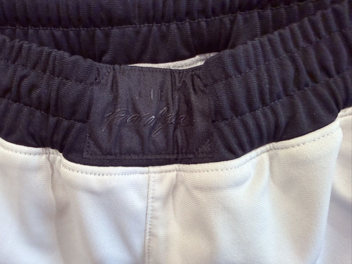 Fear of God × Nike Fear of God x Nike Reversible Shorts Grey/Summit White Size US 32 / EU 48 - 8 Thumbnail