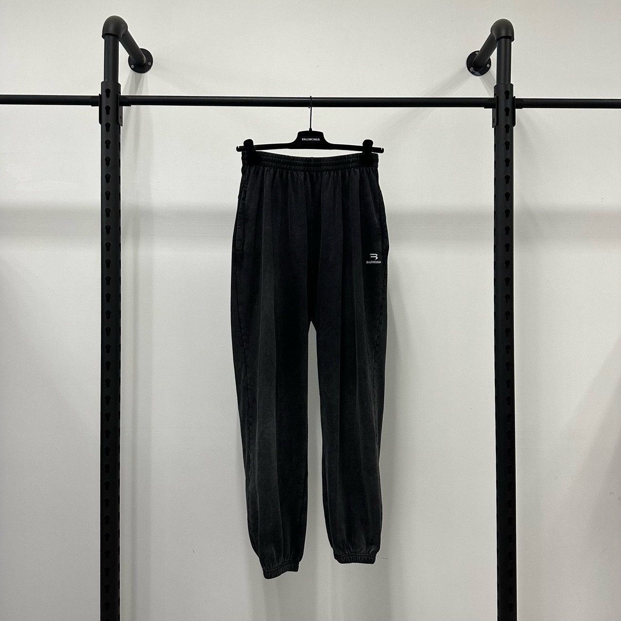 Balenciaga Balenciaga FW21 Sporty B Washed Black Pant Size US 32 / EU 48 - 1 Thumbnail