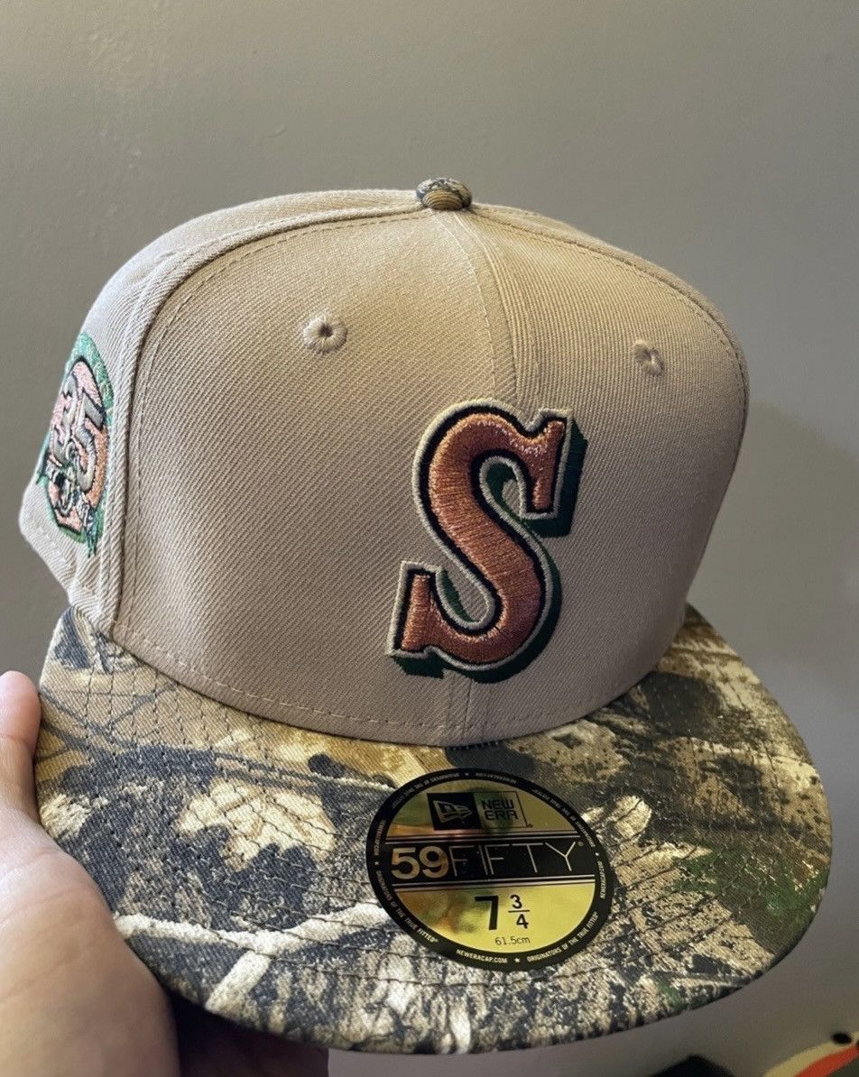 image of Hat Club x New Era Exclusive Fitted Seattle Mariners Real Tree Brim Size 7 3/ in Realtree, Men's