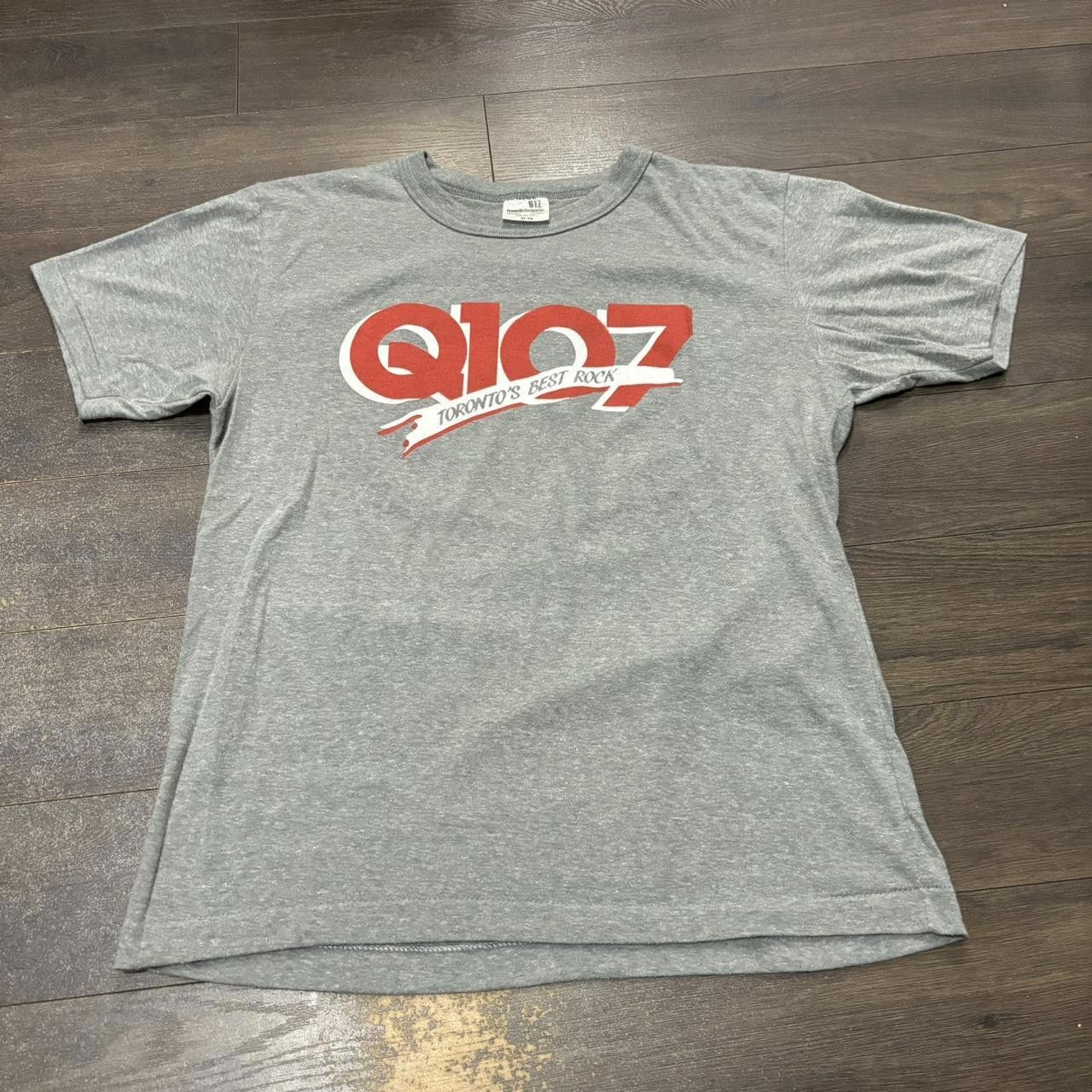 Designer vintage Q107 torontos best radio t shirt 80s M Size US M / EU 48-50 / 2 - 3 Thumbnail