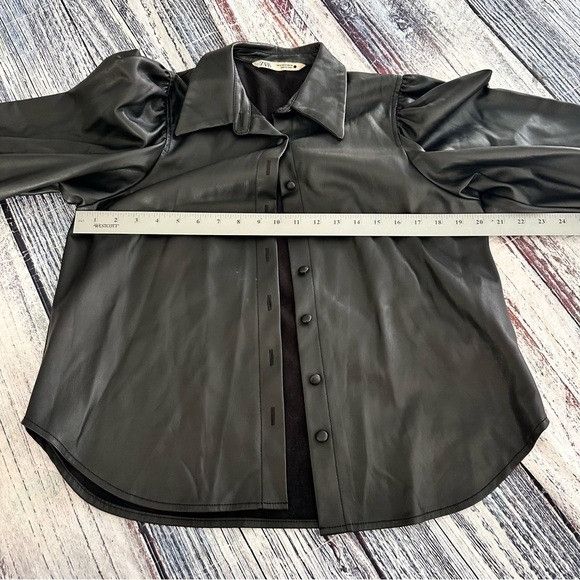 Zara Zara Black Faux Leather Puff-Sleeve Button-Down Shirt Size M / US 6-8 / IT 42-44 - 6 Thumbnail