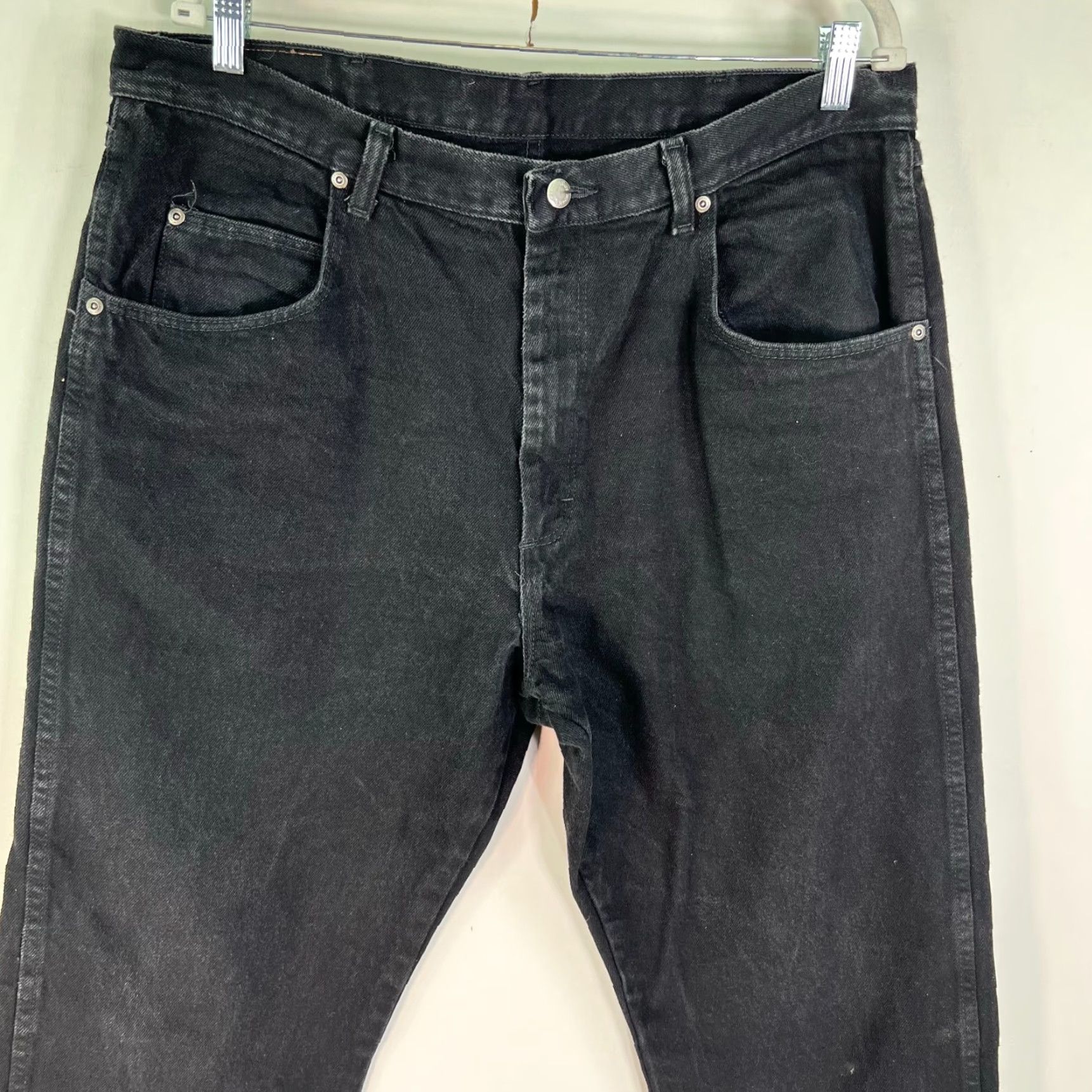 Wrangler Wrangler Jeans Mens 38 Black Straight Leg Denim 38x30 USA Wrangler Rugged Wear 13MWZ Mens Size 38 Black Straight Jeans Size US 38 / EU 54 - 4 Thumbnail