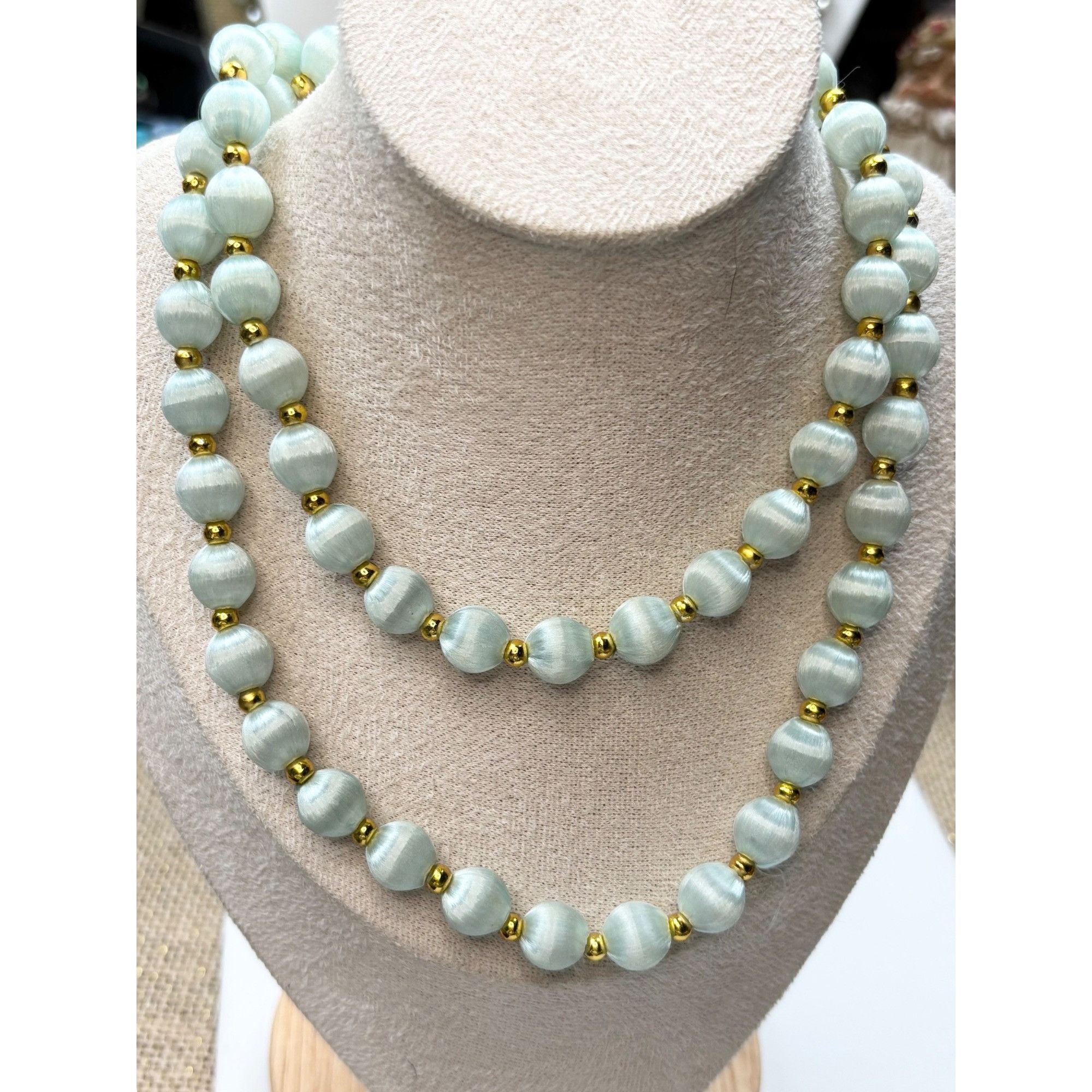 Other Vintage Style Light mint green Satin threaded Bead Necklace Size ONE SIZE - 1 Thumbnail