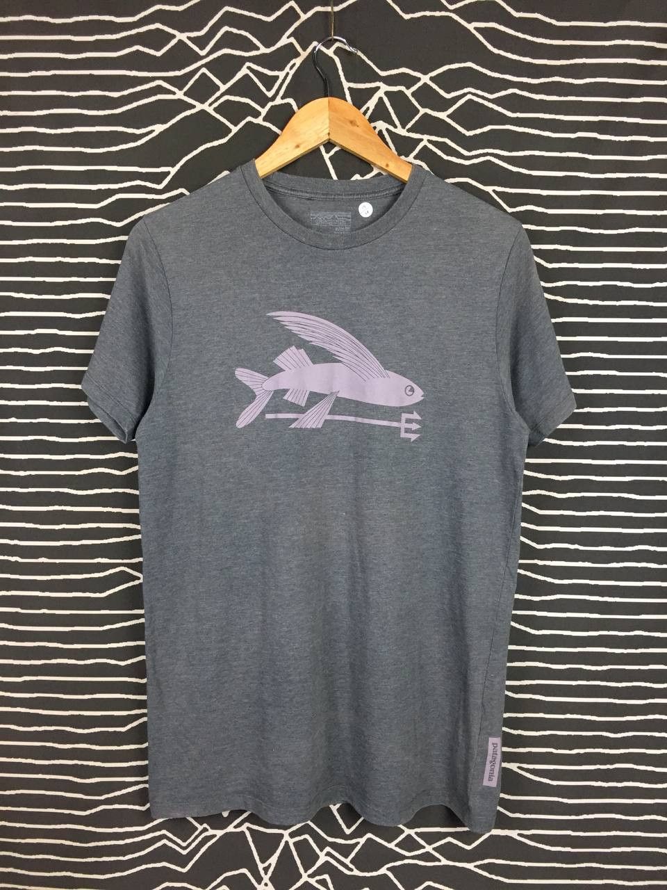 Patagonia × Vintage Patagonia Outdoor Brand Flying Fish Trident Slim Fit Tee Size US M / EU 48-50 / 2 - 1 Thumbnail