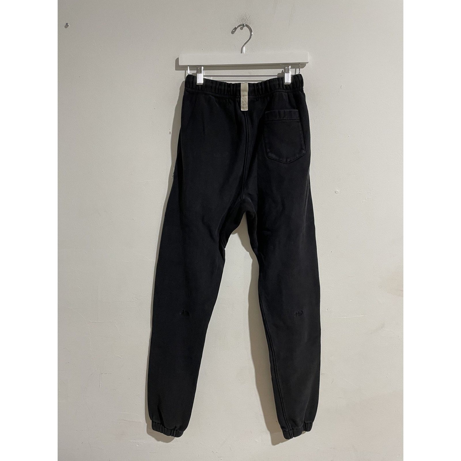 Advisory Board Crystals ADVISORY BOARD CRYSTALS ABC BLACK JOGGER SWEAT PANT SIZE M Size US 30 / EU 46 - 2 Thumbnail