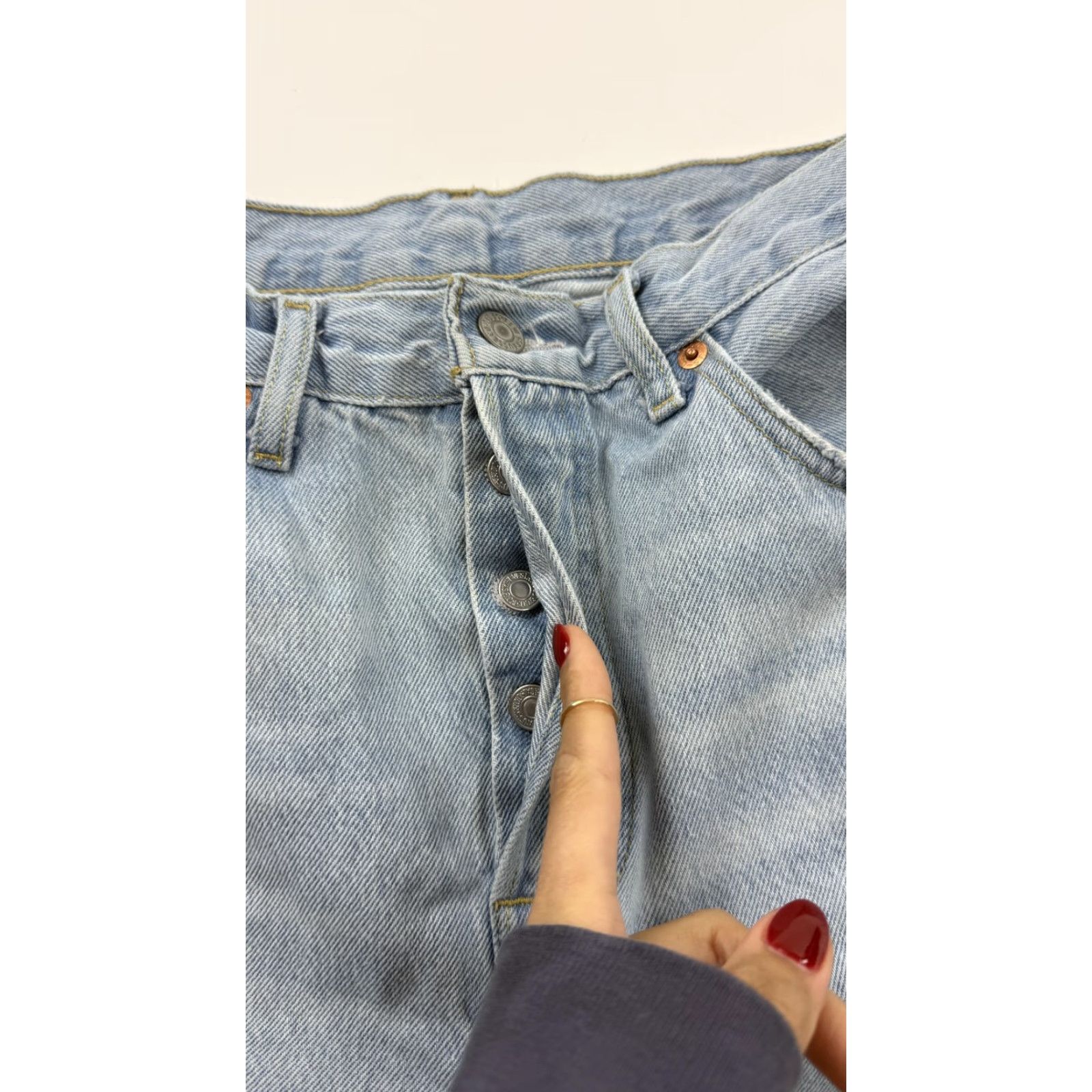 Levi's VINTAGE Levi's Premium 501 '81 Jeans Womens Light Wash Button Fly Straight Leg Raw Hem Denim Jeans 31in 30in Size 24" / US 00 / IT 34 - 3 Thumbnail